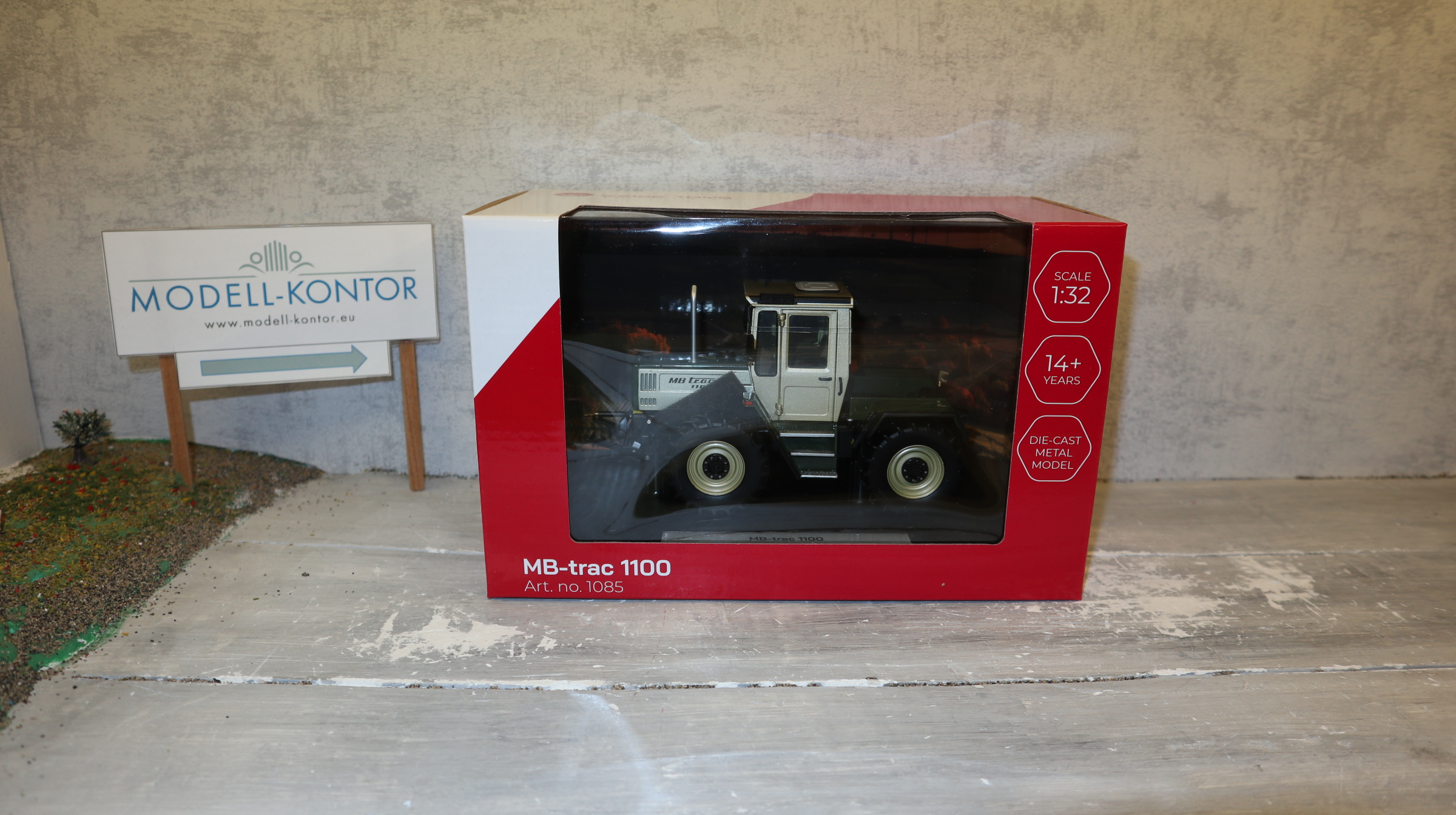 Weise Toys 1085 in 1:32, MB-trac 1100 distelgrün, NEU in OVP