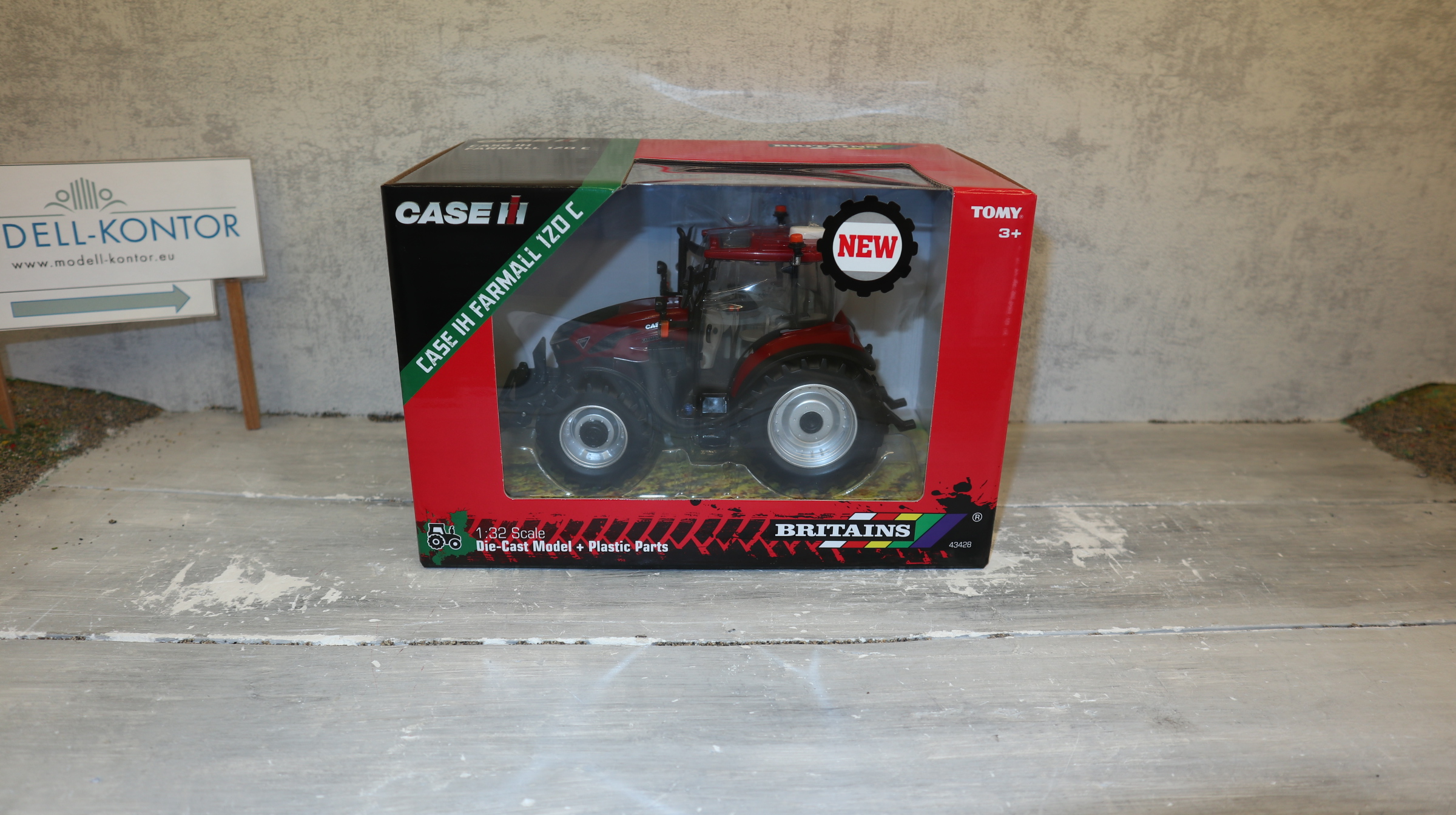 Britains 43428 in 1:32,  CASE IH Farmall 120 C ,  NEU in OVP
