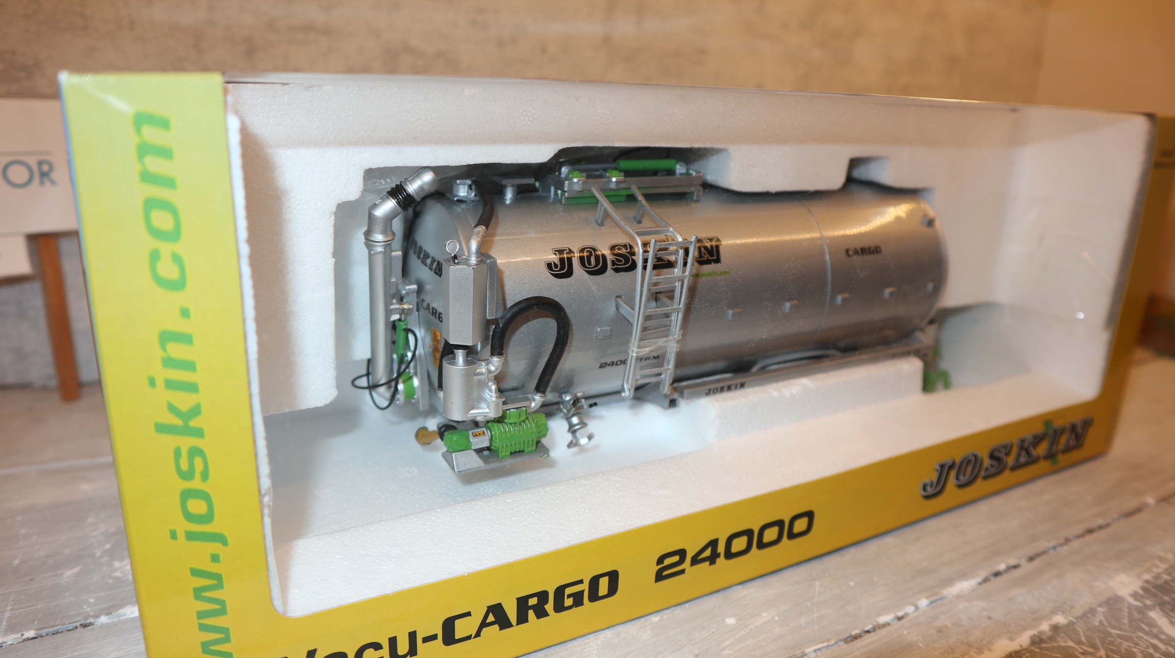 ROS 602120 in 1:32 Joskin Vacu-Cargo, NUR Aufbau ohne Chassis, NEU in OVP