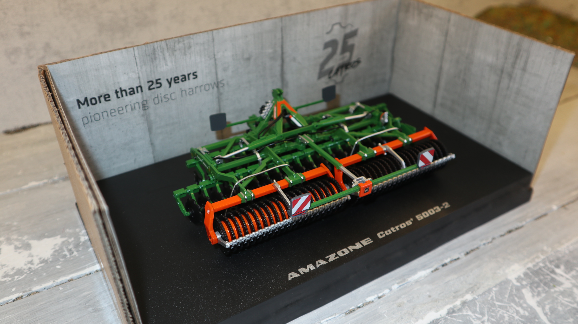 Universal Hobbies UH 6842 in 1:32,  AMAZONE Catros 5003-2,  NEU in OVP