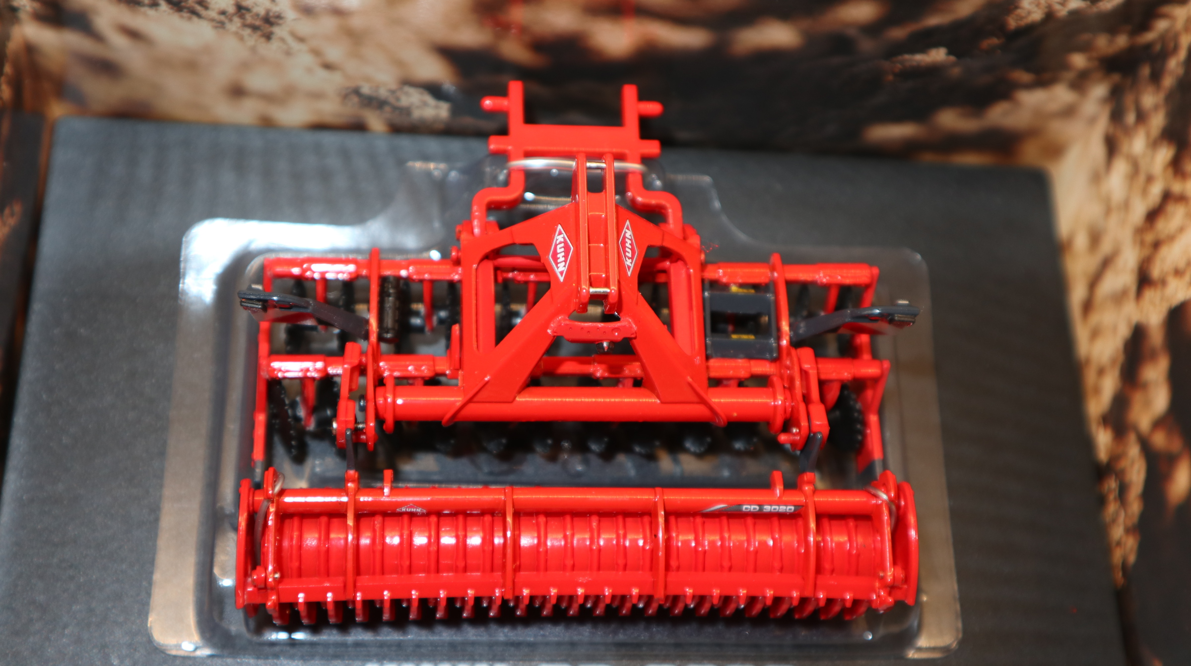 UH 5218 in 1:32  KUHN Kurzegge NEU in OVP