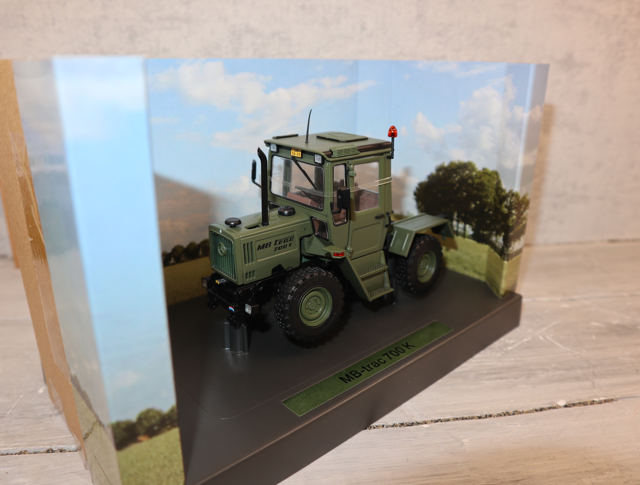 Weise Toys 2038 1:32 MB Trac 700 NL-Army oliv