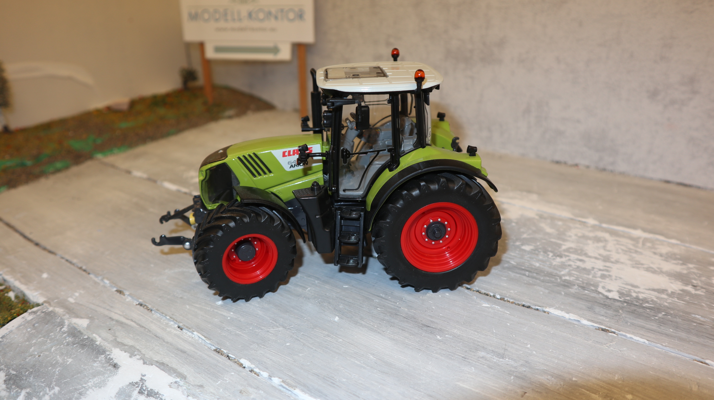 Wiking 077324 in 1:32,  Claas Arion 640 ,  NEU in OVP