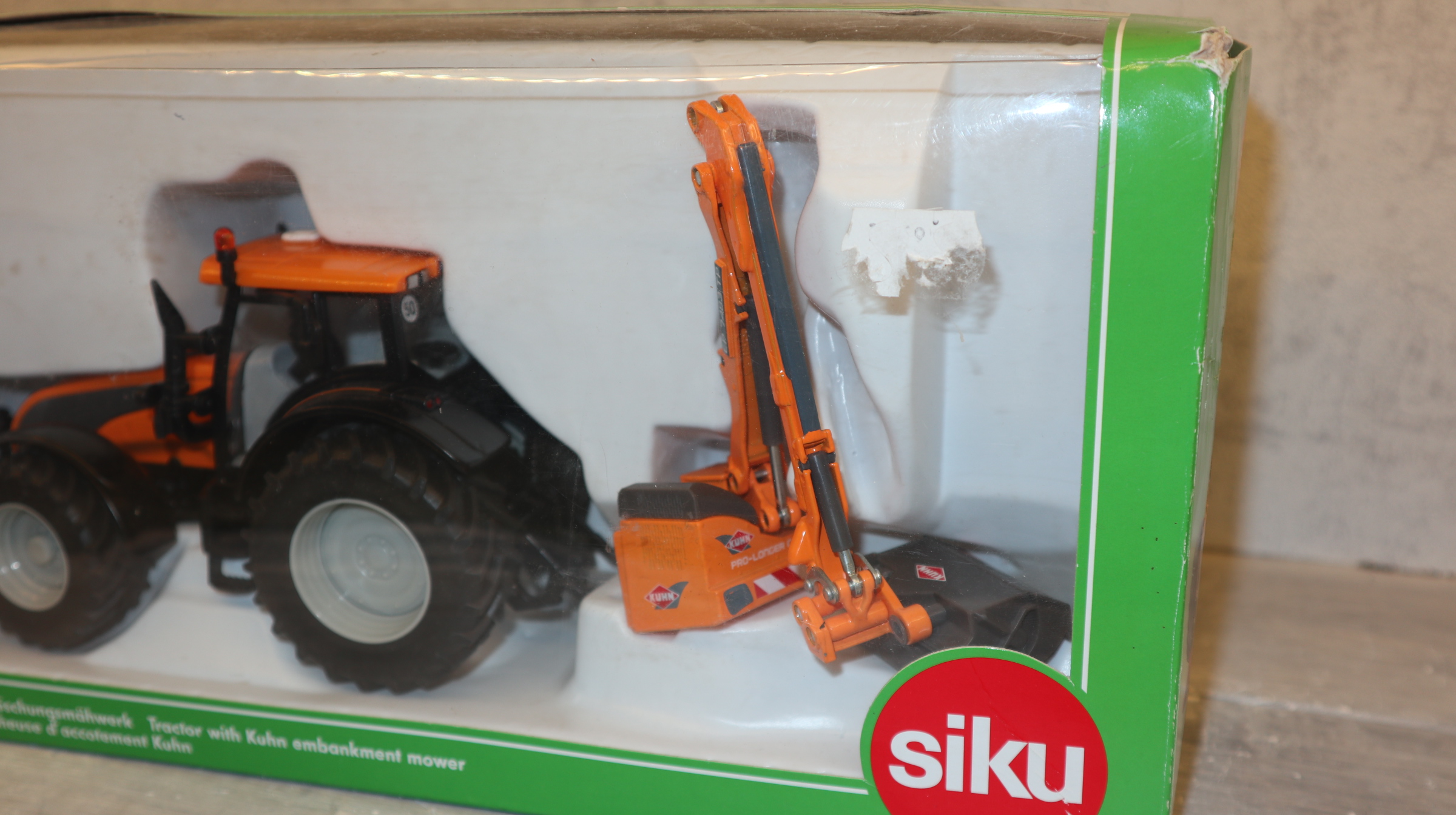 Siku 3659 in 1:32, Trecker mit Böschungsmäher, NEU in OVP