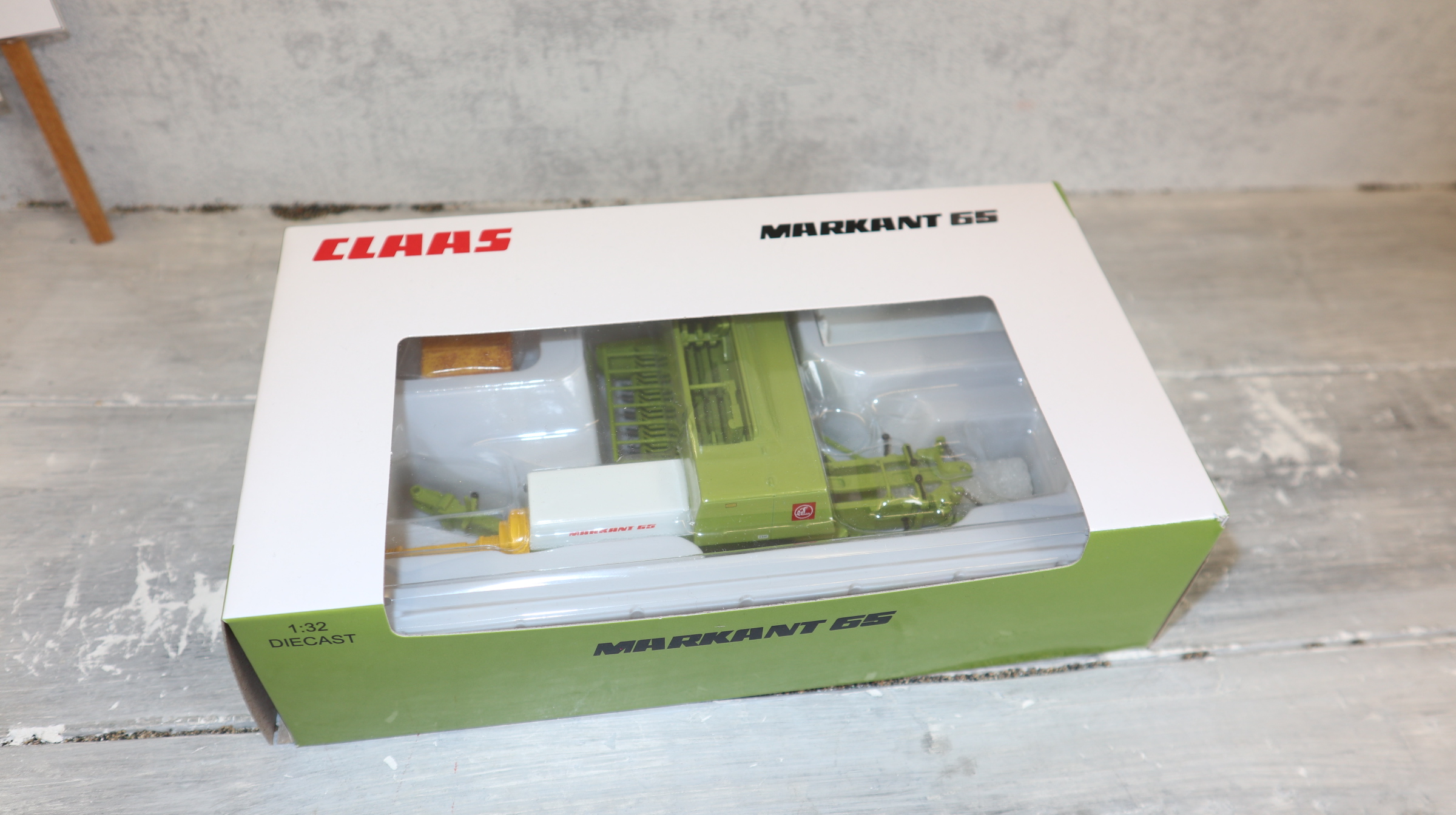 Replicagri 106 in  1:32,  Claas Markant 65 Ballenpresse, NEU in OVP