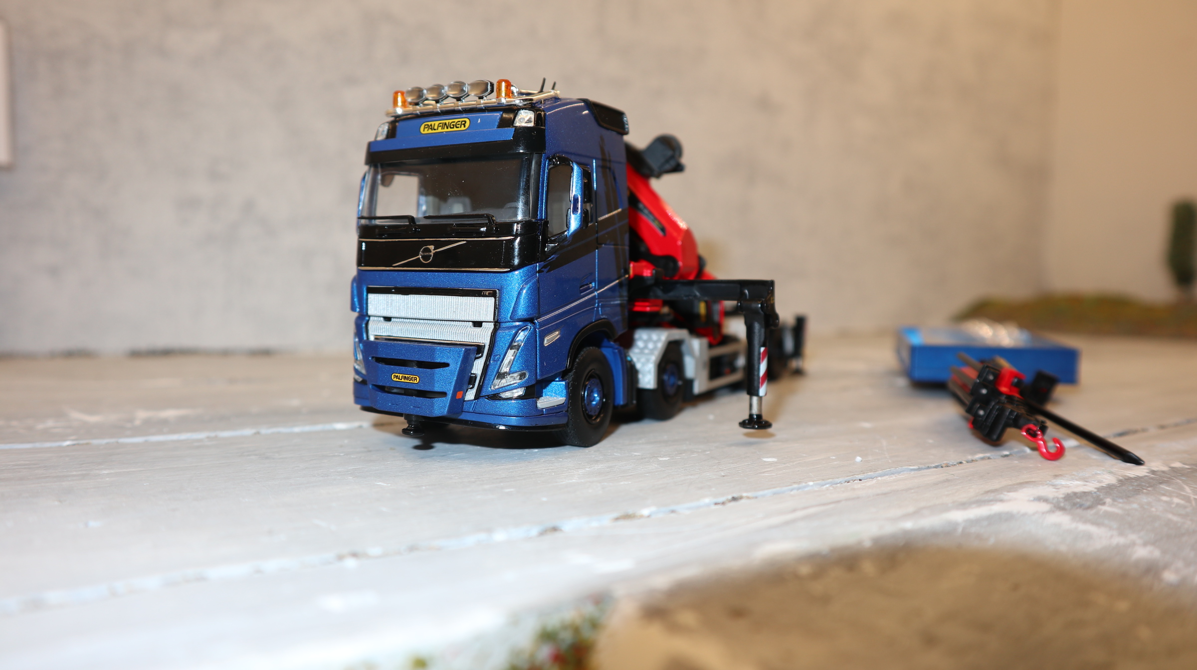 WSI 02-2948 Volvo FH5 8x4, Palfinger PK 135002