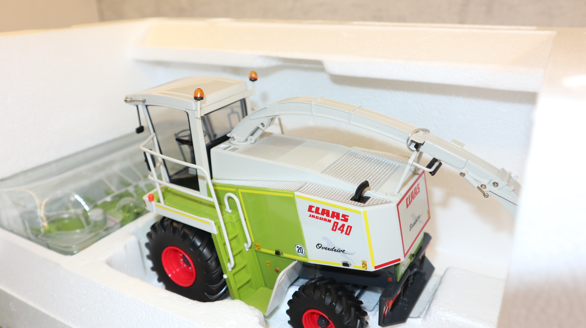 Universal Hobbies UH 02545420 in 1:32, Claas Jaguar 840 Overdrive + RU 600,  NEU in OVP