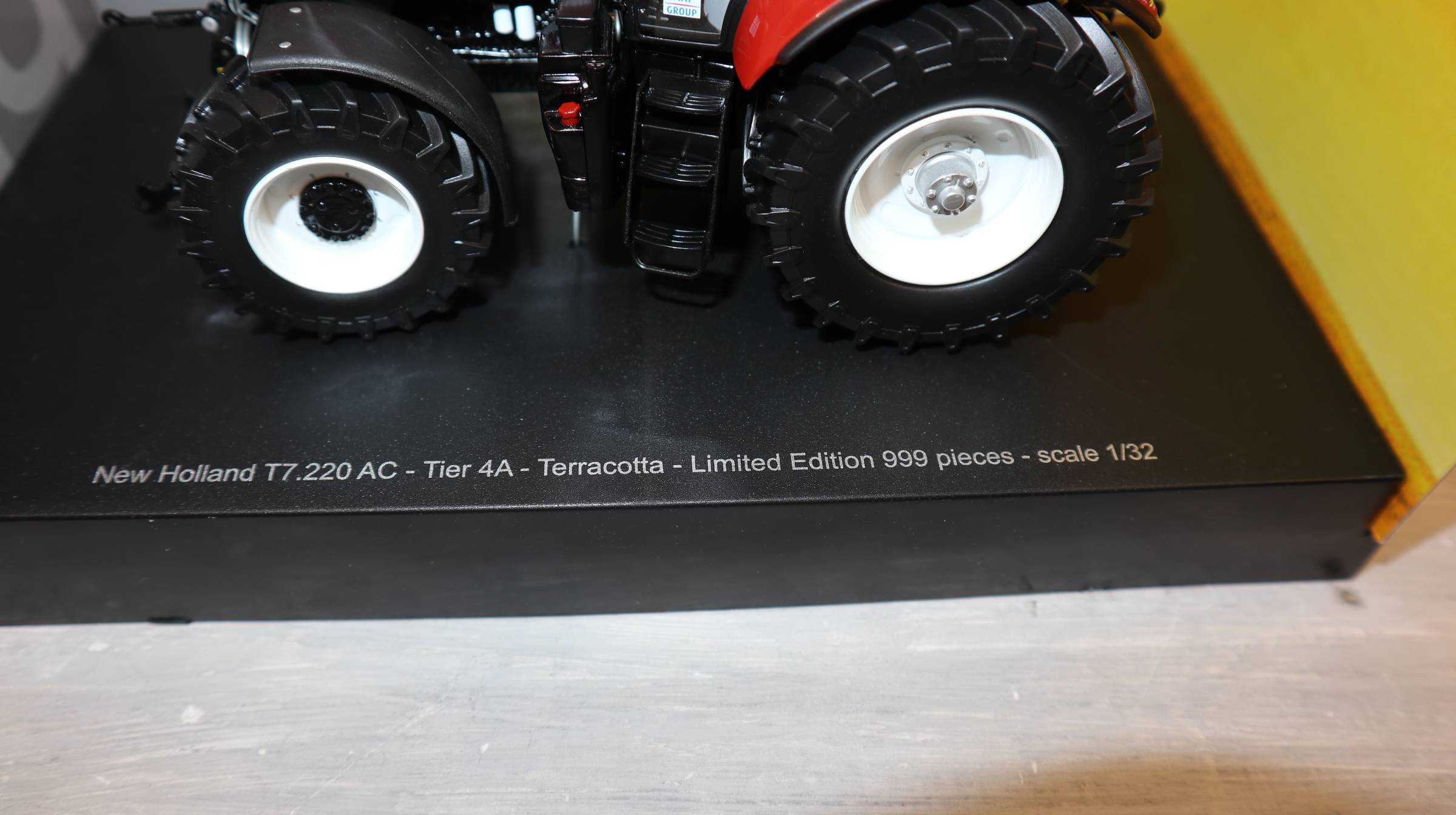 ROS 30215 in 1:32 New Holland T7.270AC TERRACOTTA Sondermodell  999x, NEU in OVP