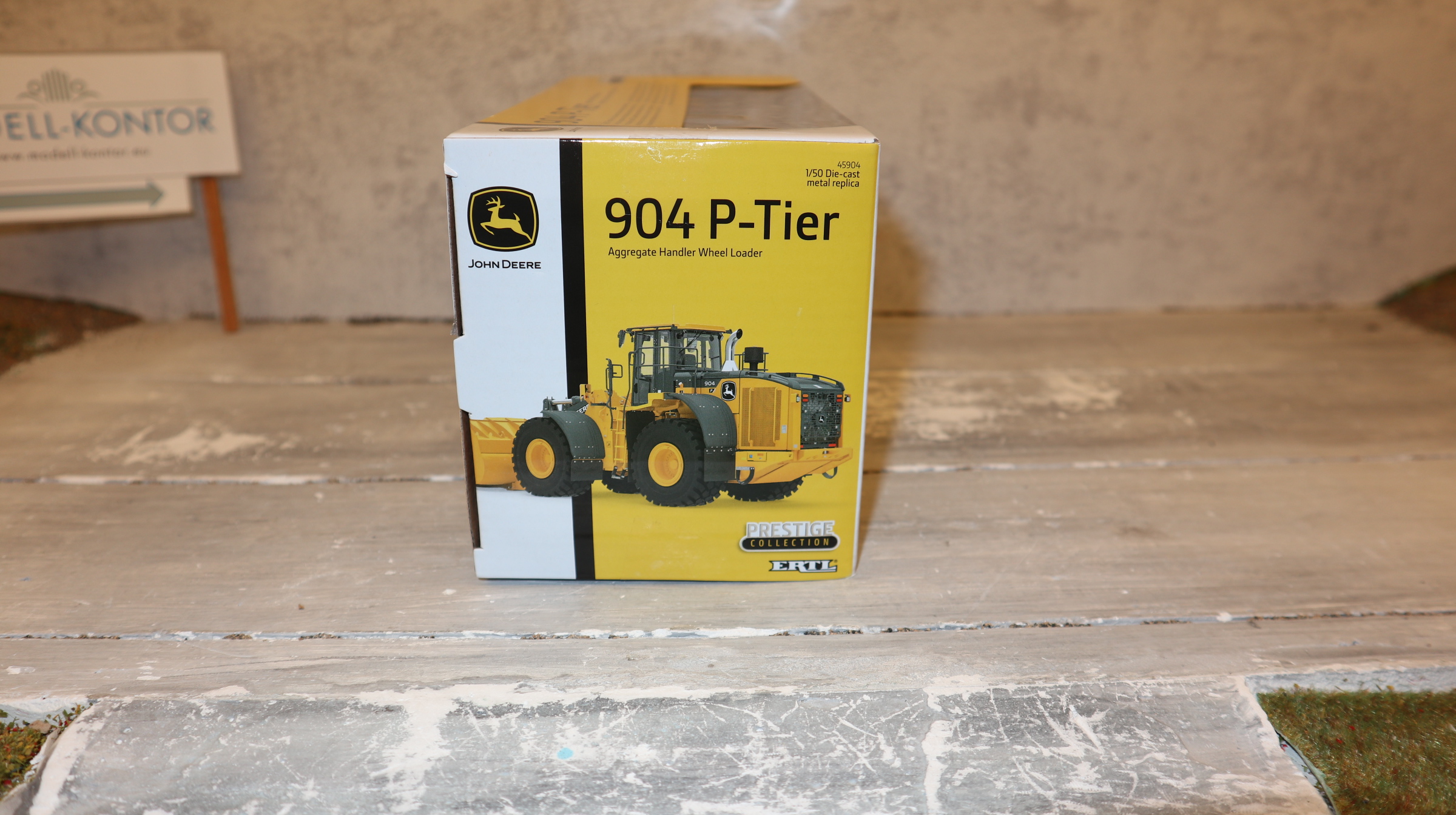 ERTL Prestige 45904 in 1:50, DEERE 904K P-Tier grau-schwarz,  USA-Modell, NEU in OVP
