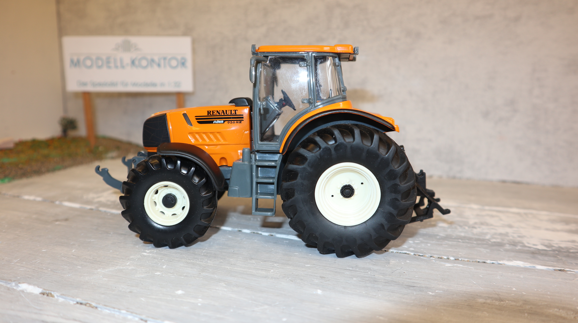 Universal Hobbies UH 2673 in 1:32, Renault Atles 963 RZ, NEU in OVP