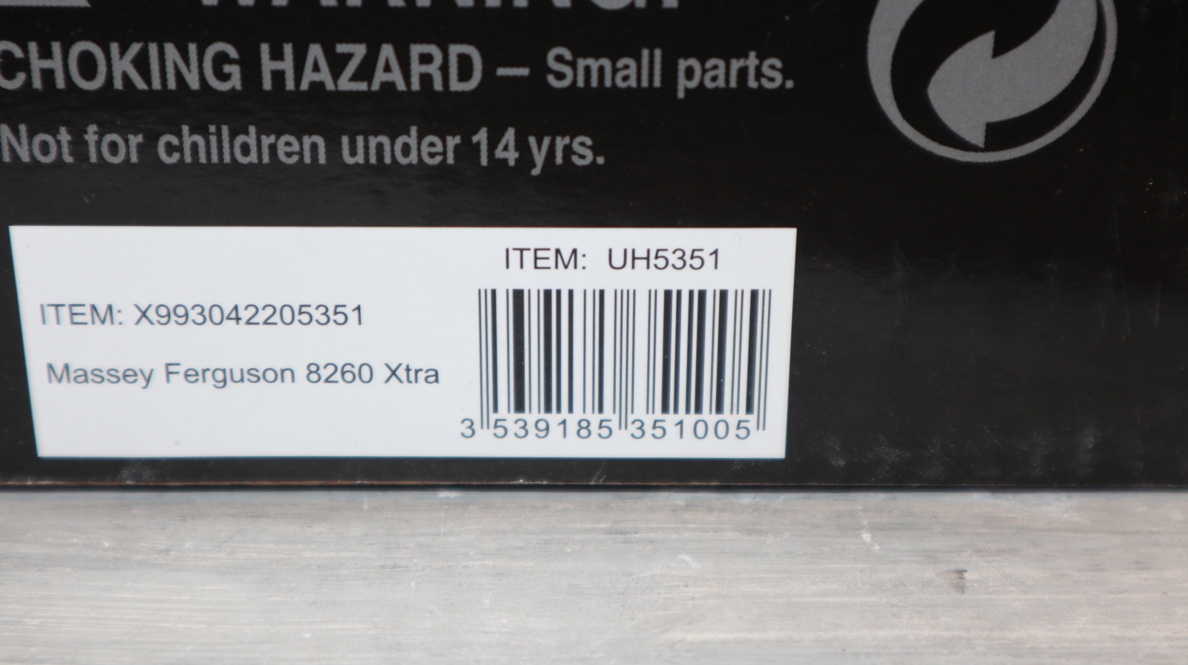 Universal Hobbies UH 5351 in 1:32,  Massey Ferguson 8260 Xtra,  NEU in OVP