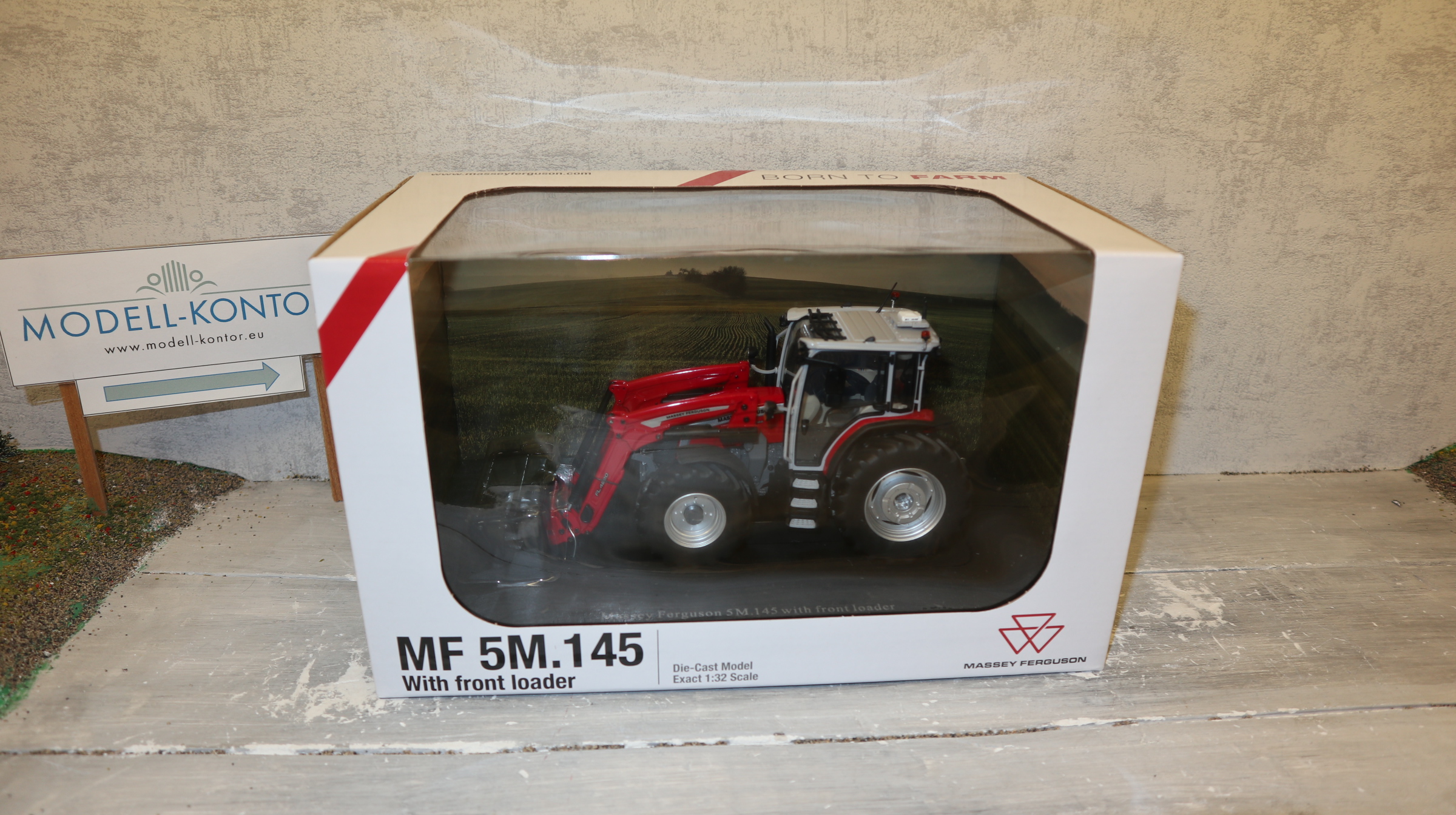 Universal Hobbies UH 6784 in 1:32,  Massey Ferguson 5M.145 mit Frontlader,  NEU in OVP