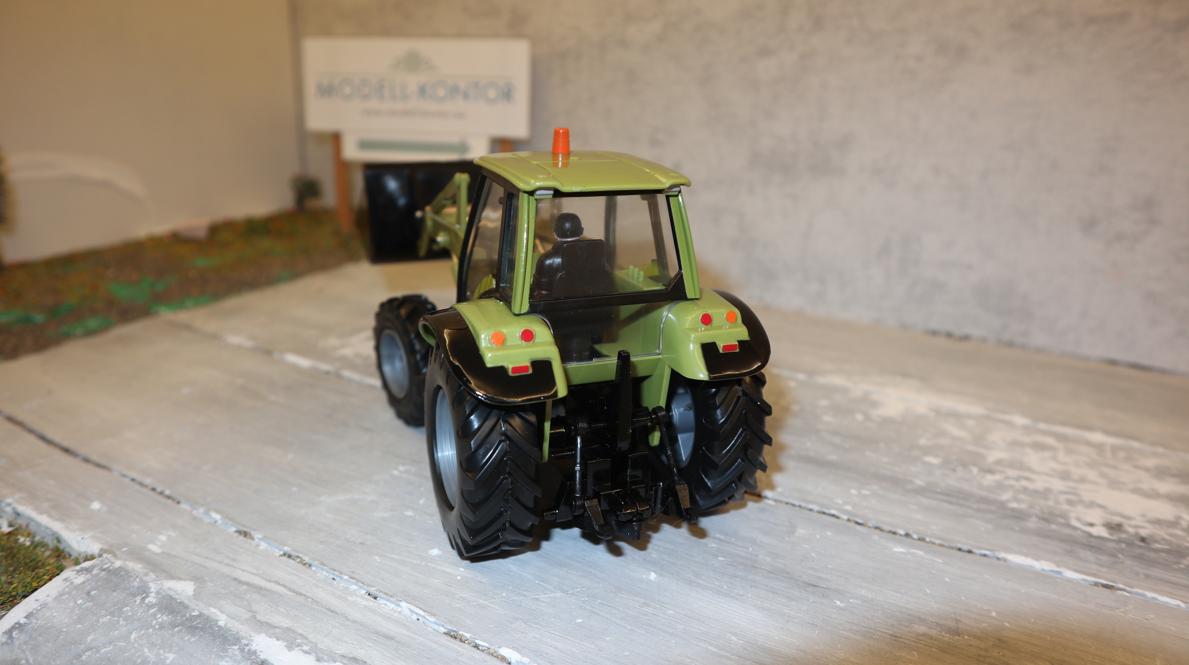 Britains 00039 in 1:32, Hürlimann SX 1500 mit Frontlader, NEU in OVP