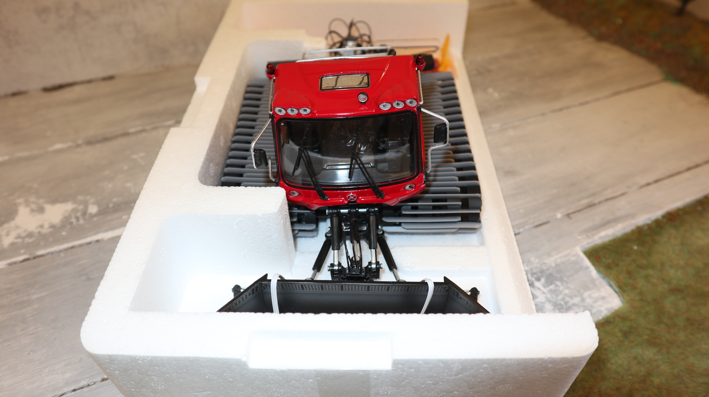 Jägerdorfer 4807 in 1:32,  Kässbohrer PistenBully 400, NEU in OVP