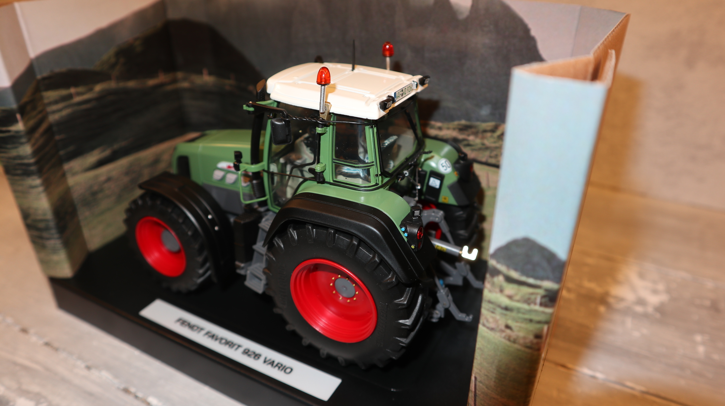 Weise Toys 1026 in 1:32, Fendt Favorit  926 Vario, NEU in OVP