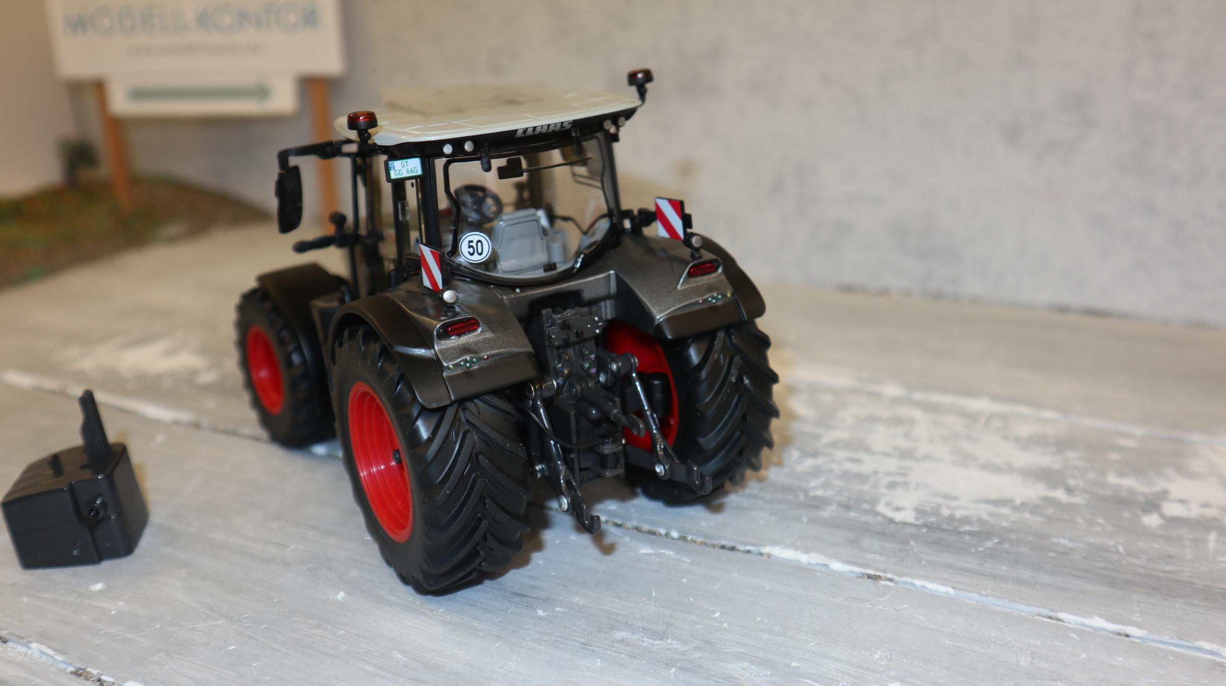 Wiking 02574710 in 1:32,  Claas Arion 660 Gunmetal Grey, NEU in OVP