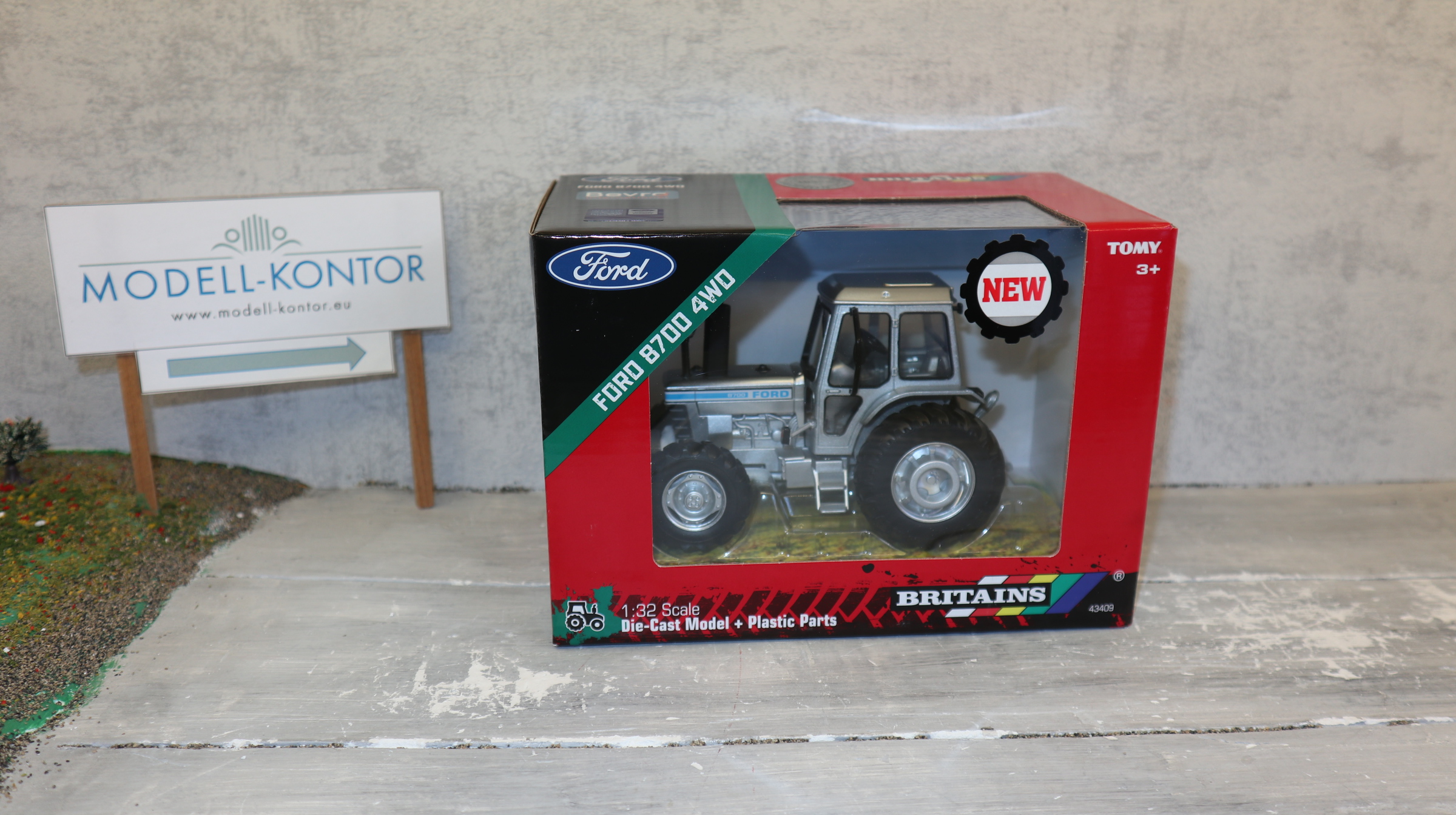 Britains 43409 in 1:32,  Ford 8700 4WD SILBER, nur 150 Modelle, NEU in OVP