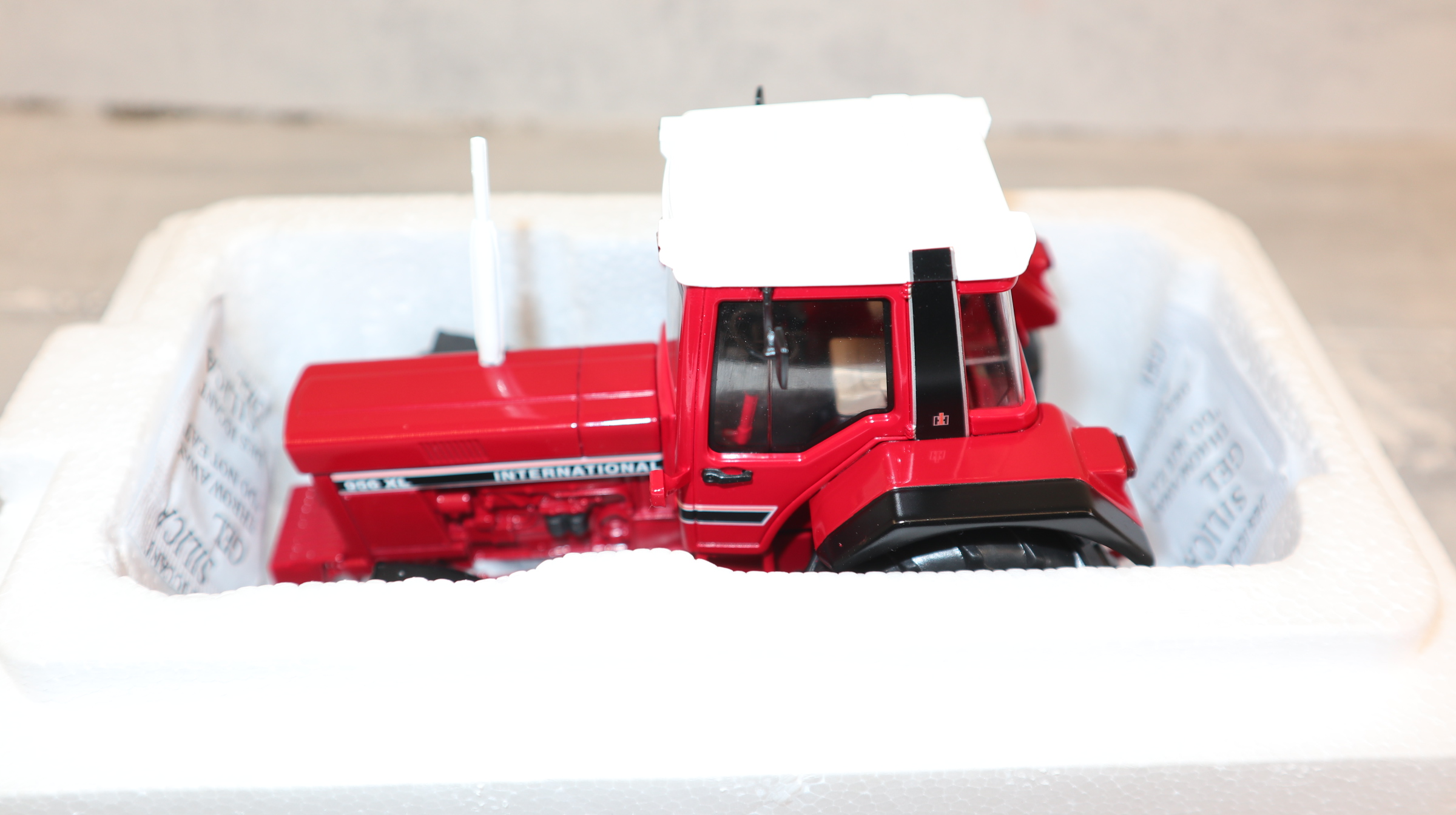 Schuco 7878 in 1:32, International 956 XL , NEU in OVP