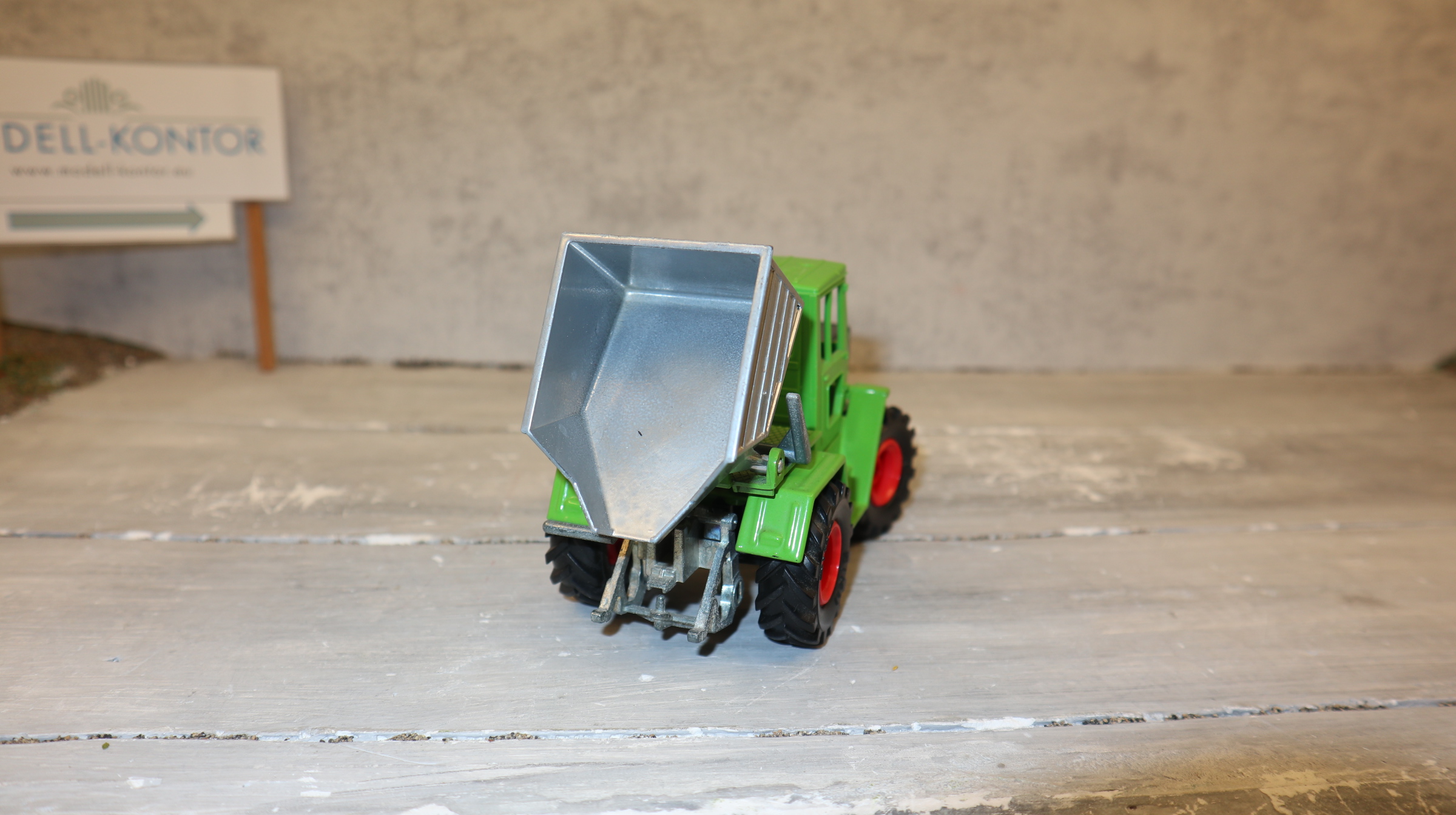 Siku 2951 in 1:32,  MB Trac 800 mit Kippmulde in grün (Version 2), TOP ohne OVP