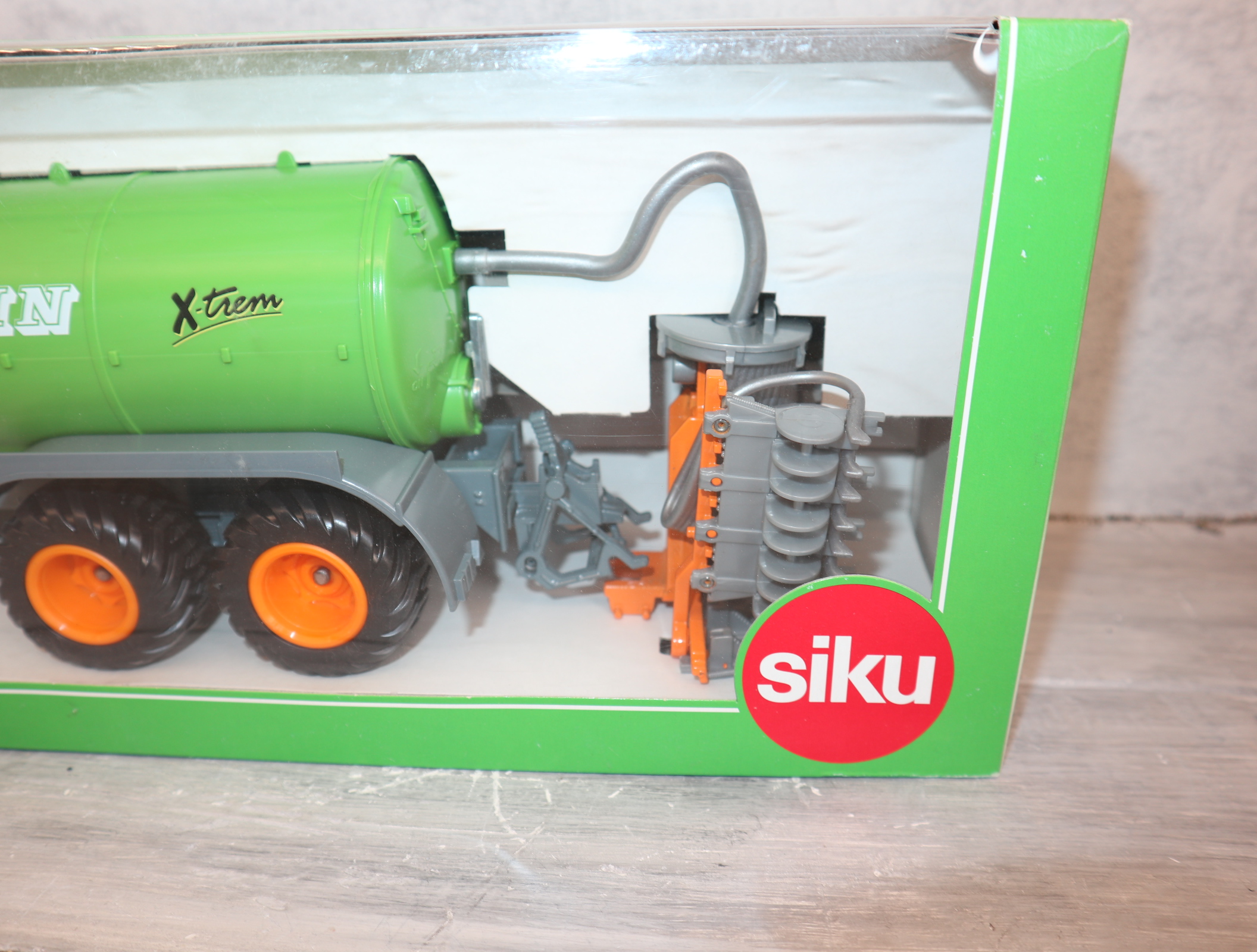Siku 2270 1:32,  Fasswagen JOSKIN grün-grau, NEU in OVP