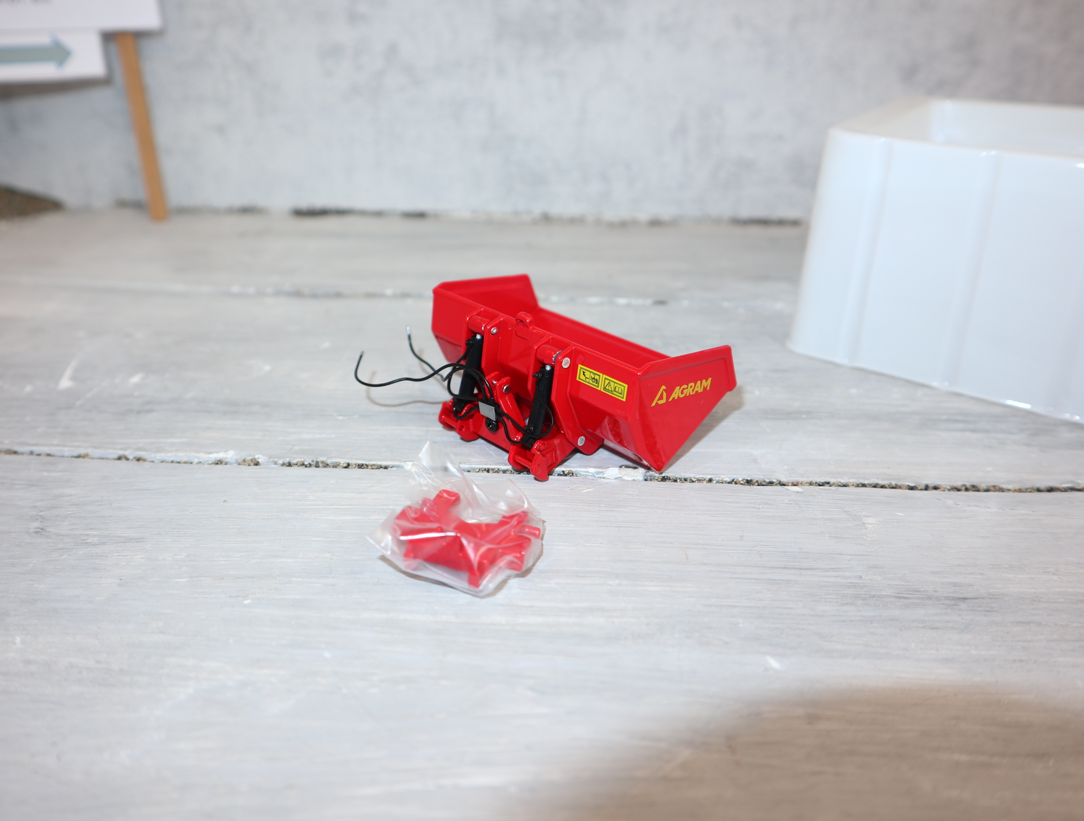 Replicagri 023 1:32 Bennette AGRAM Heck- und  Frontaufnahme in OVP