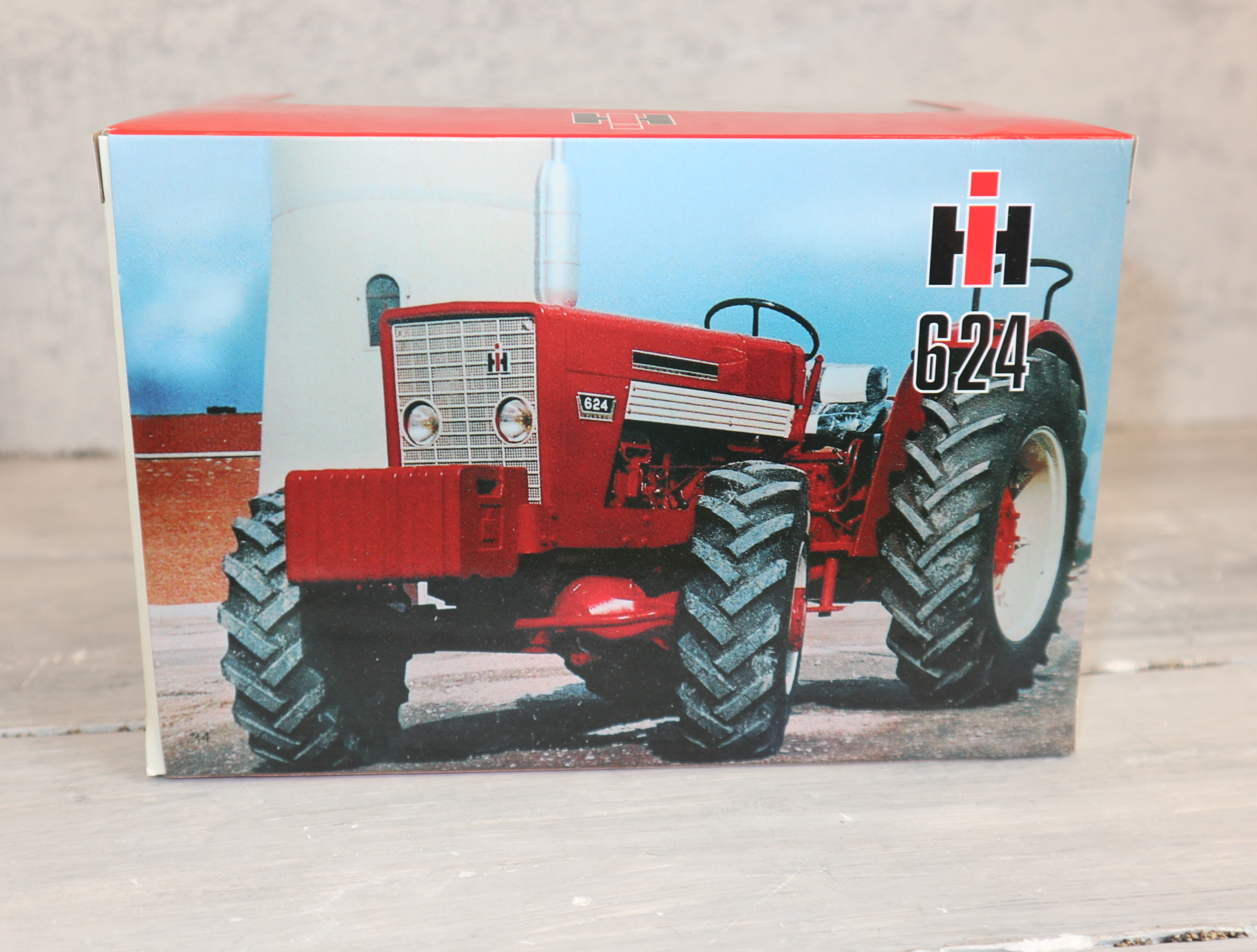 Replicagri 134 1:32 International IH 624 4x4 neu in OVP