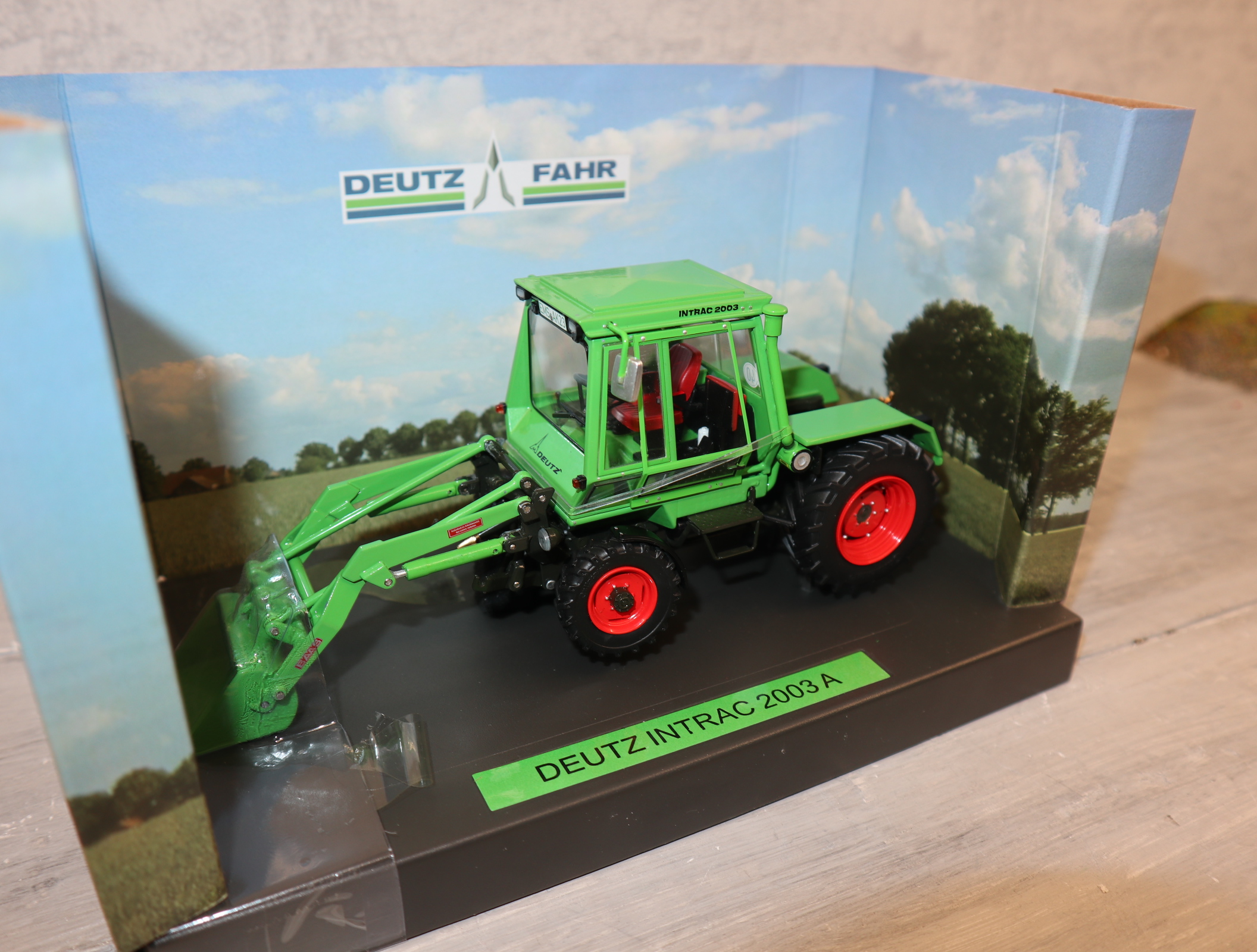 Weise Toys 1065  in 1:32 Deutz INTRAC mit Frontlader NEU in OVP