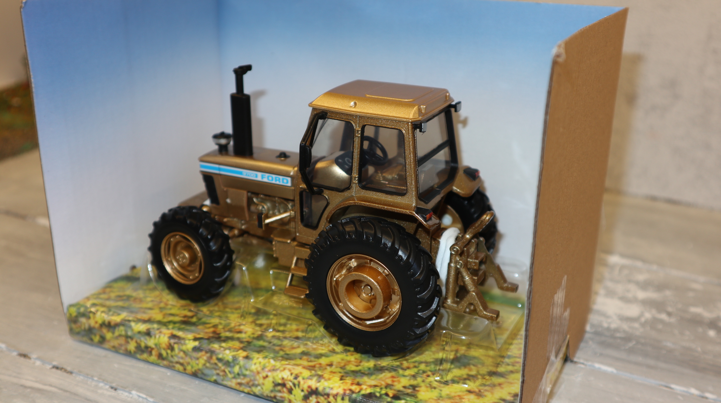 Britains 43410 in 1:32,  Ford 9700 4WD GOLD, nur 500 Modelle, NEU in OVP