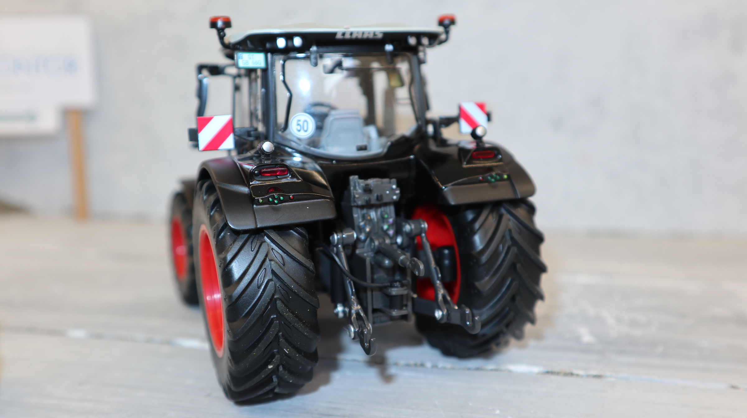 Wiking in 1:32, Claas Arion 660 Sondermodell in schwarz, limitiert auf 1000 Stück, NEU in OVP