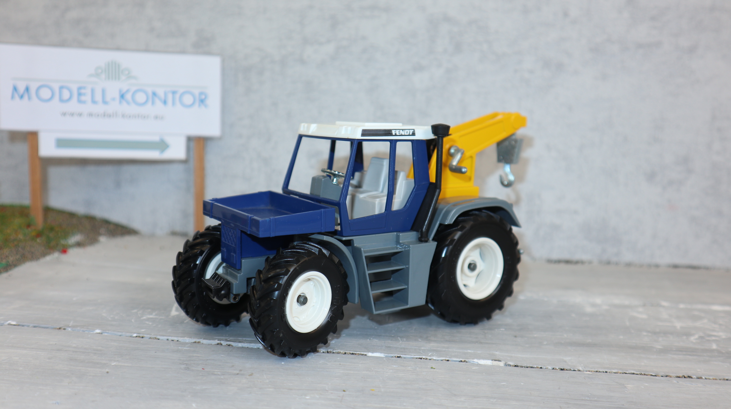 Siku 3456 in 1:32,  Fendt Xylon mit Seilwinde BLAU-GELB, TOP ohne OVP