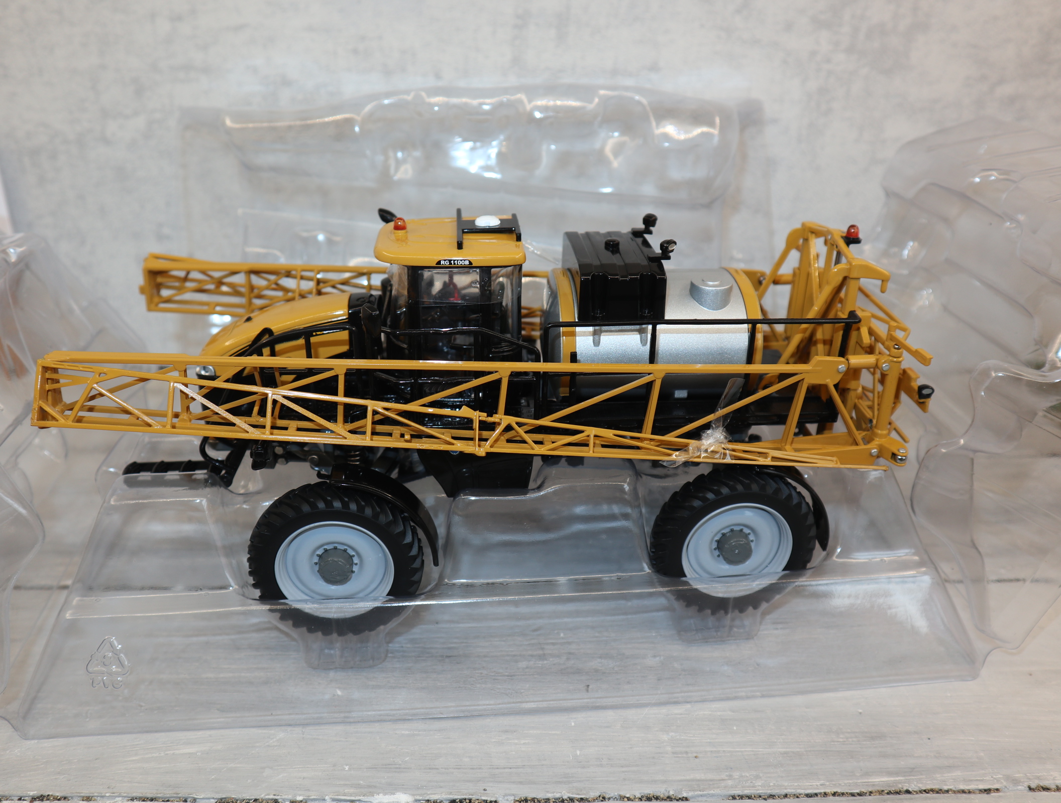 USK 10623 RoGator RG1100B selbstfahrende Feldspritze