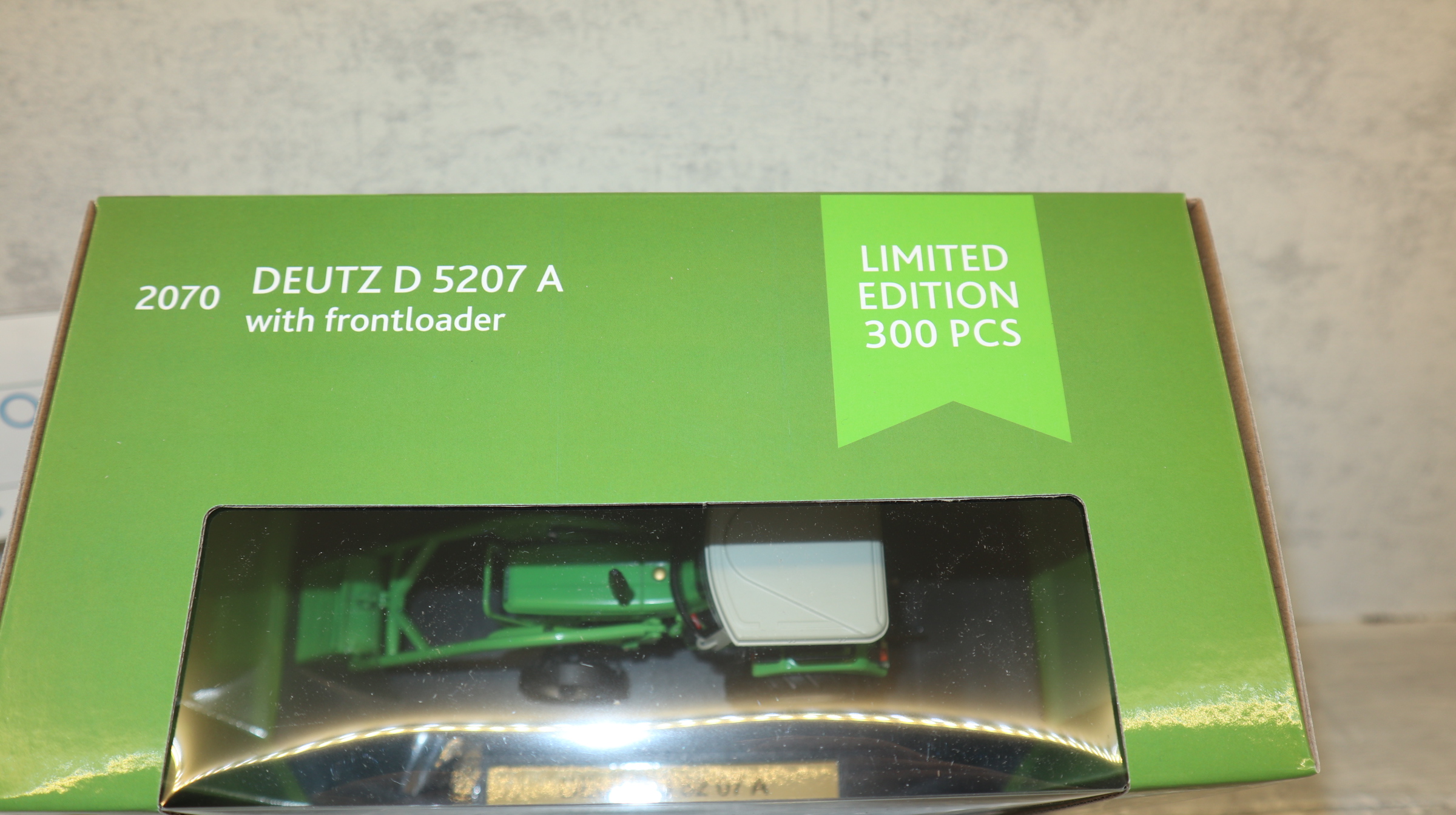 Weise Toys 2070 in 1:32, Deutz D 5207 Allrad mit Frontlader, Sondermodell nur 300 Stück, NEU in OVP