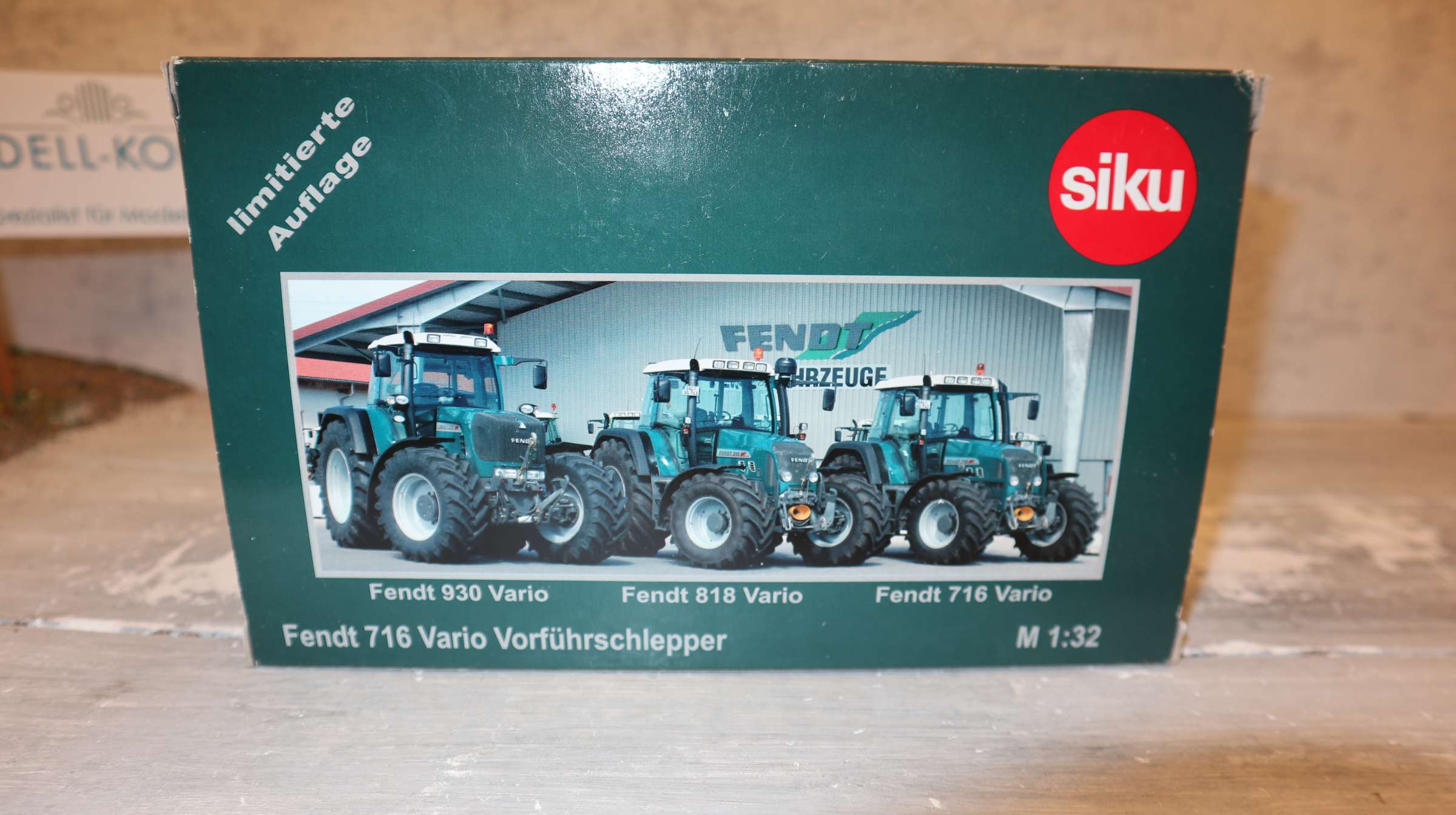 Siku 2965 in 1:32, Fendt 716 petrol Vorführschlepper, NEU in OVP