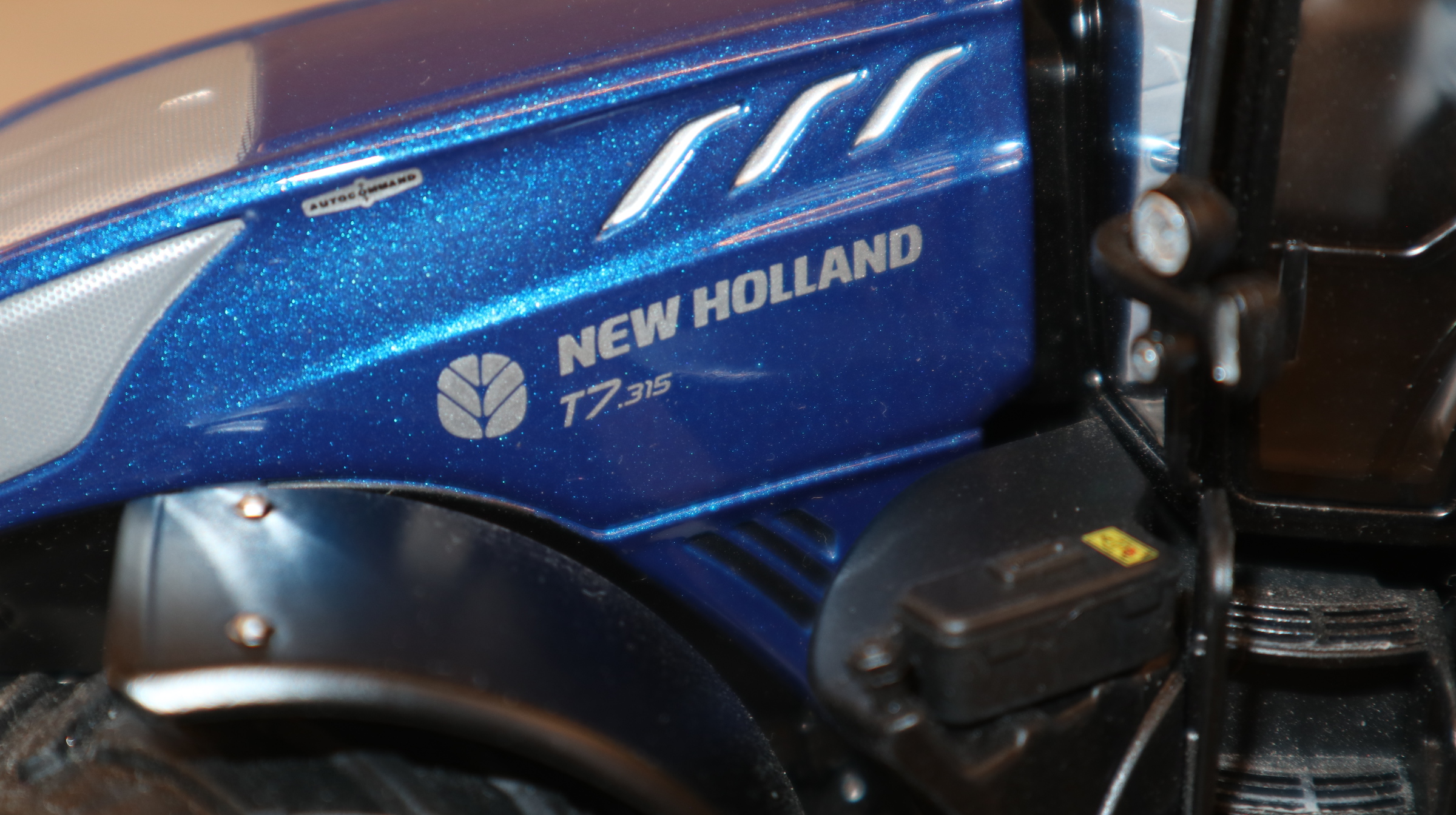 MarGe 2409 in 1:32, New Holland T7.315 blaumetalic, kleine Fehler, NEU ohne OVP