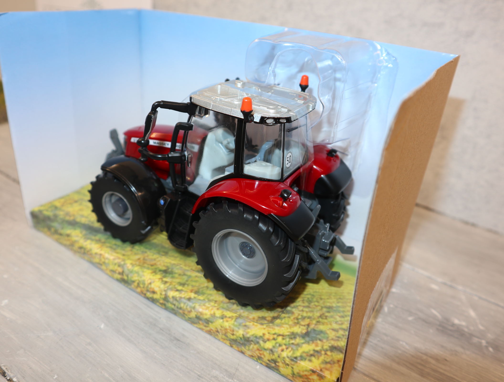 Britains 43235 in 1:32 Massey Ferguson 6718 S in OVP
