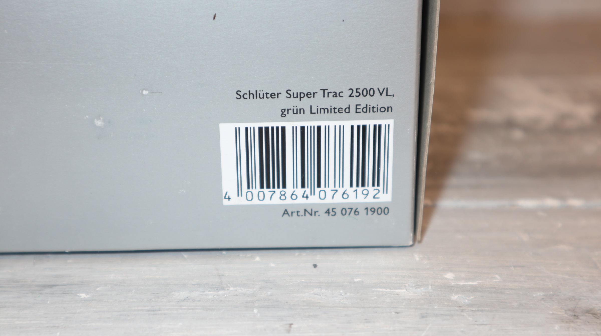 Schuco 7619 in 1:32, Schlüter GRÜN Super Trac 2500 VL, NEU in OVP