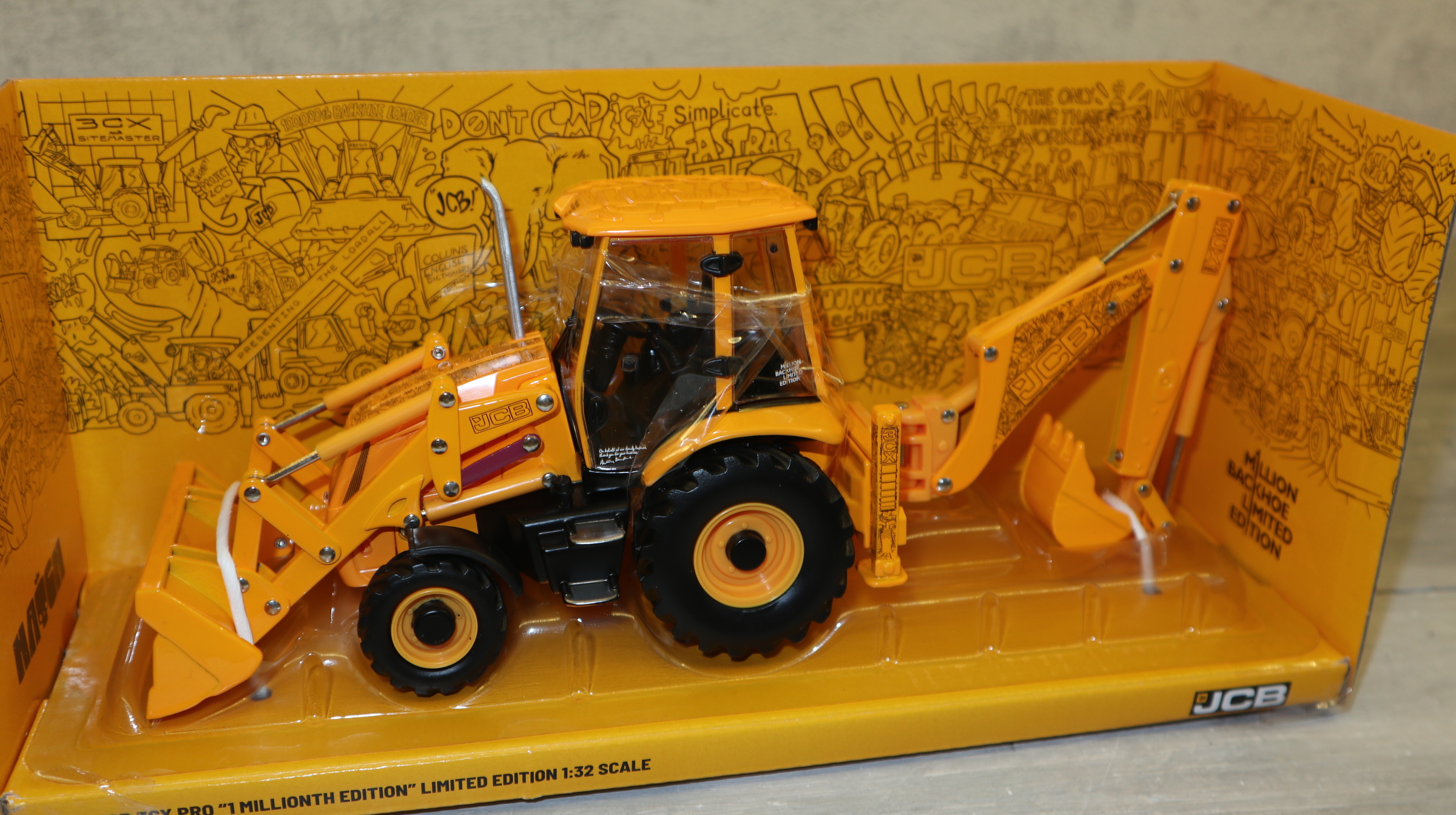 Britains 43411 in 1:32, JCB 3CX Pro "1-Million-Edition", NEU in OVP