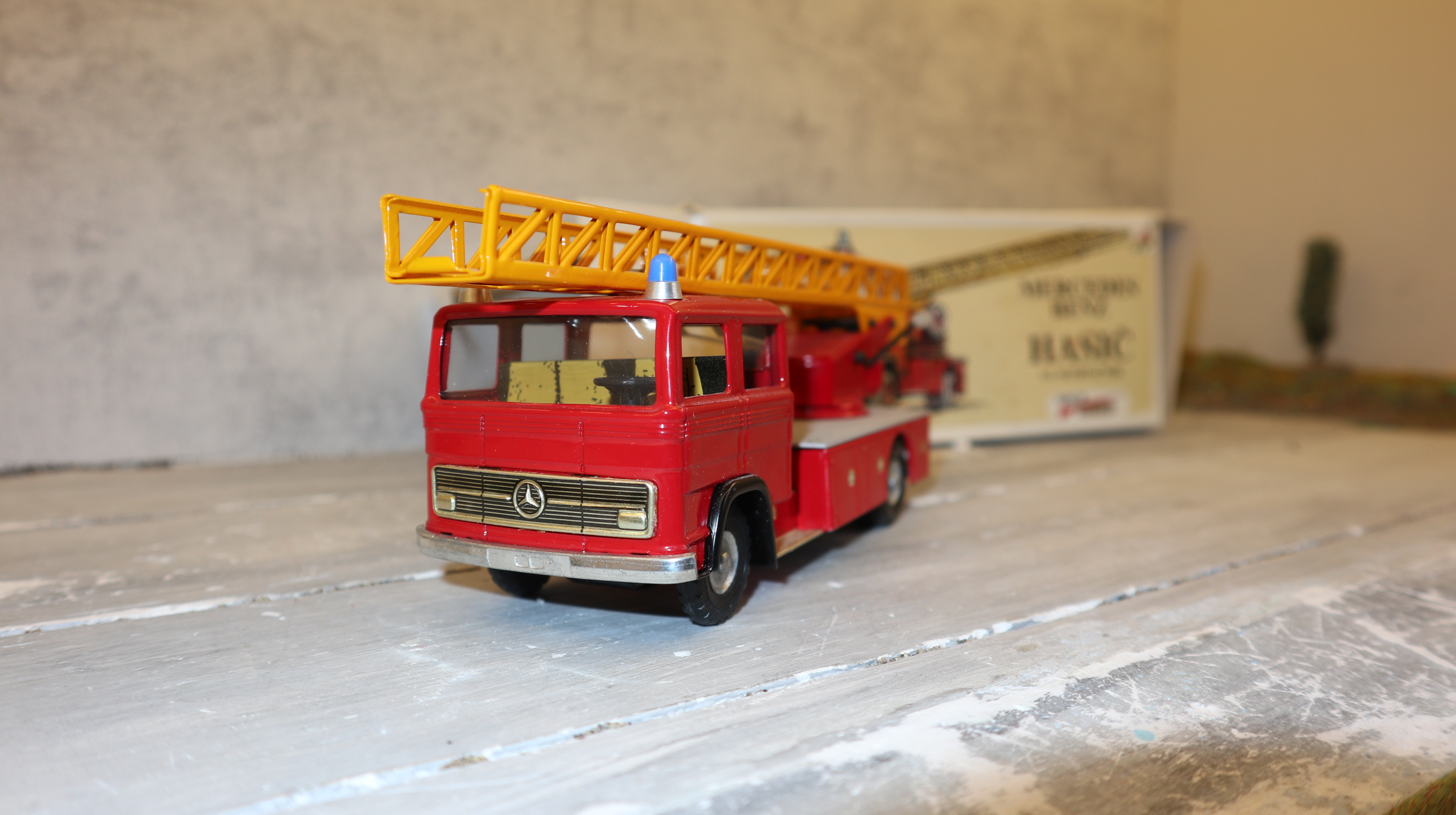 KOVAP in 1:43, Mercedes-Benz Feuerleiter, NEU in OVP