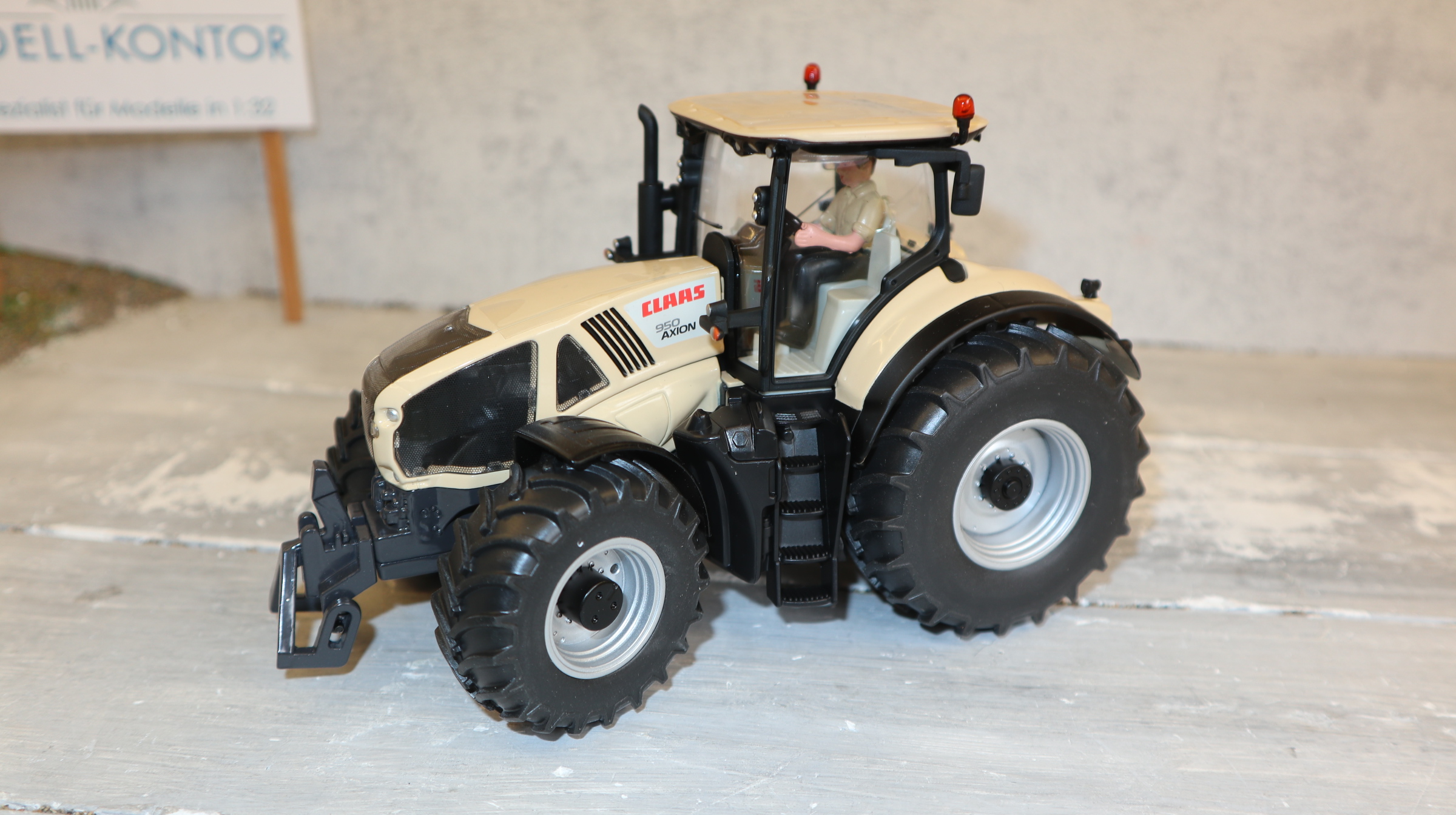Siku 3280 in 1:32, Claas Axion 950 STOTZ beige, NEU in OVP
