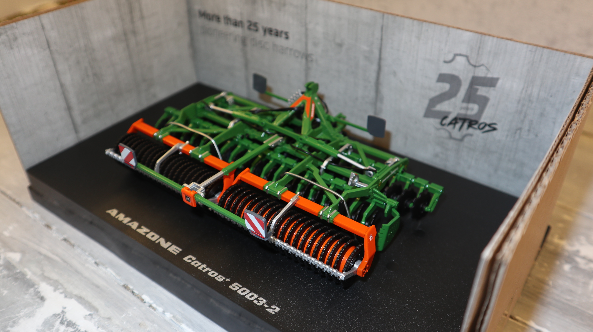 Universal Hobbies UH 6842 in 1:32,  AMAZONE Catros 5003-2,  NEU in OVP