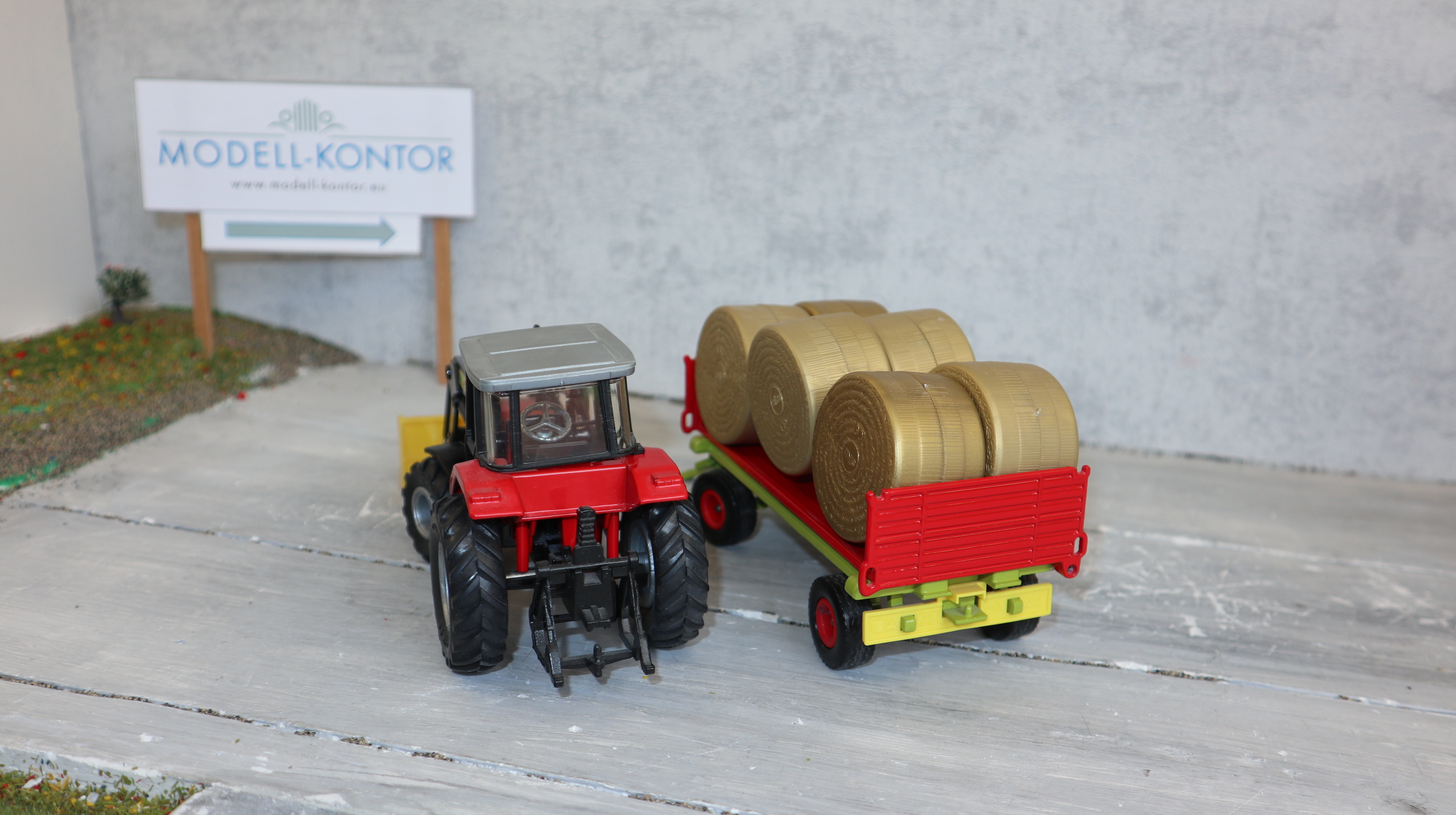 Siku 3955 in 1:32,  Massey Ferguson 4270 mit Ballenanhänger, Version 2 , STOLL,  NEU in OVP