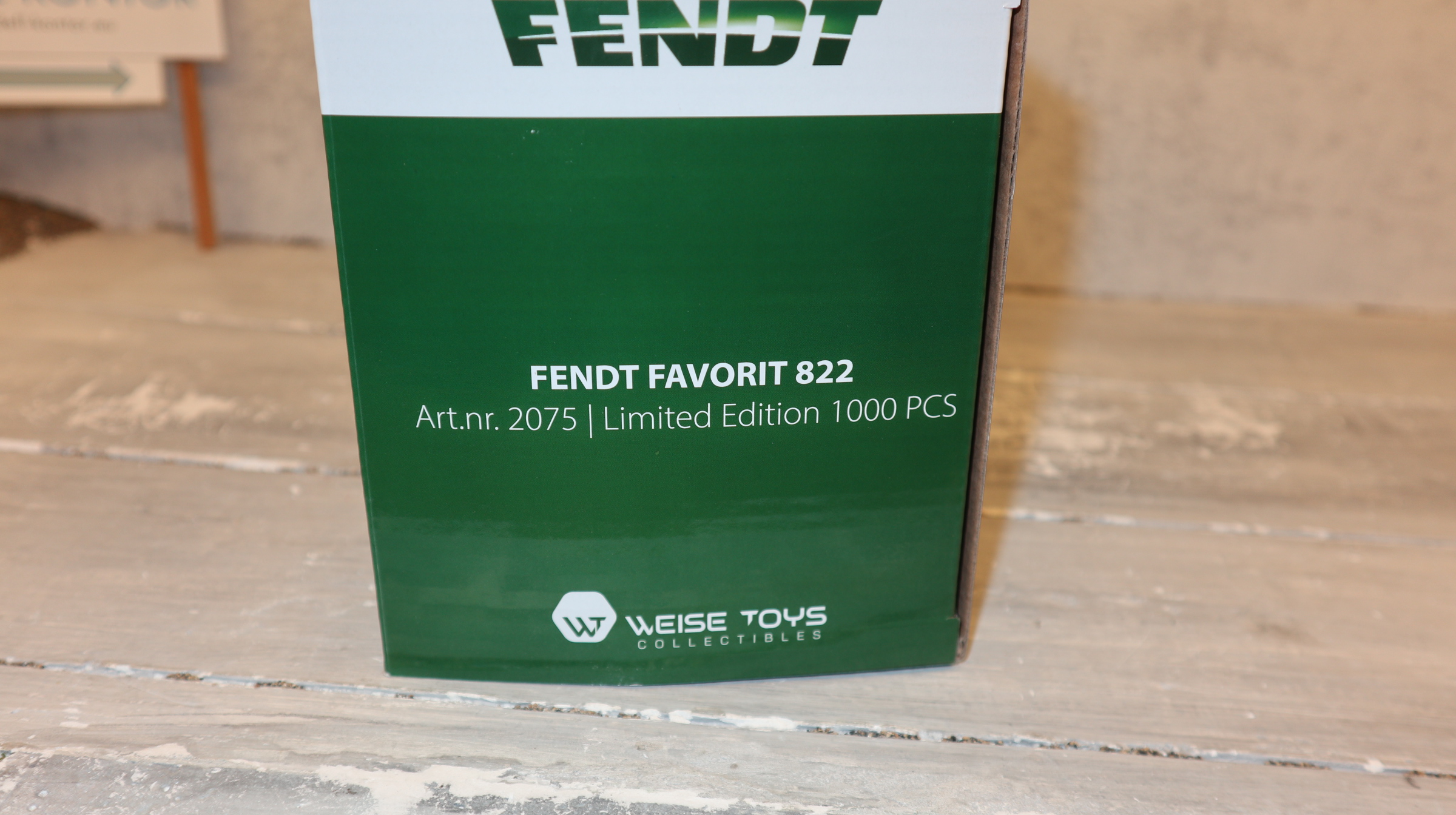 Weise Toys 2075 in 1:32, Fendt Favorit 822, Sondermodell 1000 Stück  NEU in OVP