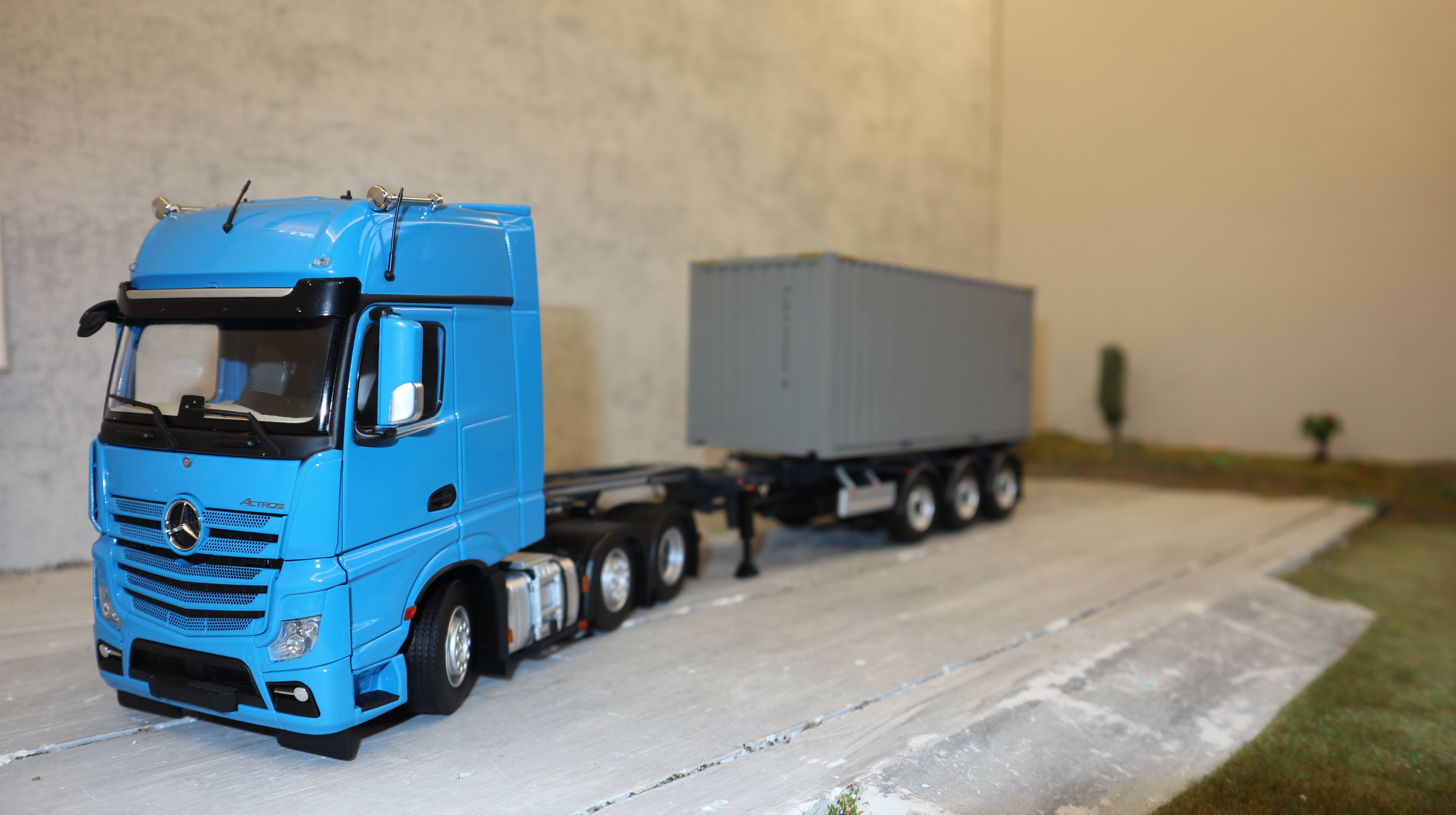 MarGe Set LKW 3-Achser  mit Containerchassis 2325, NEU in OVP