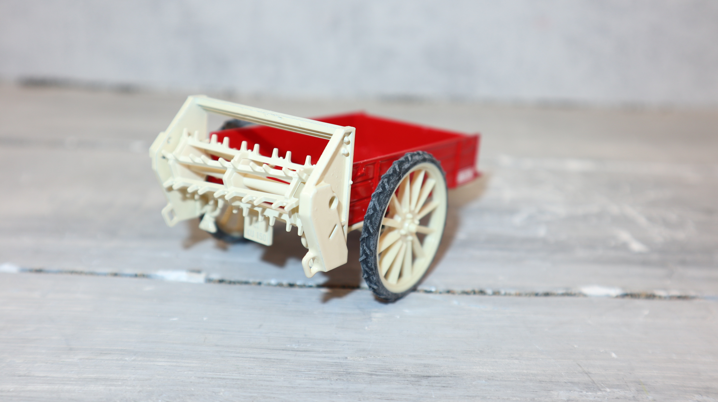 Siku 3486 in 1:32 Classic, AMAZONE Dungstreuer in rot-beige, NEU in OVP