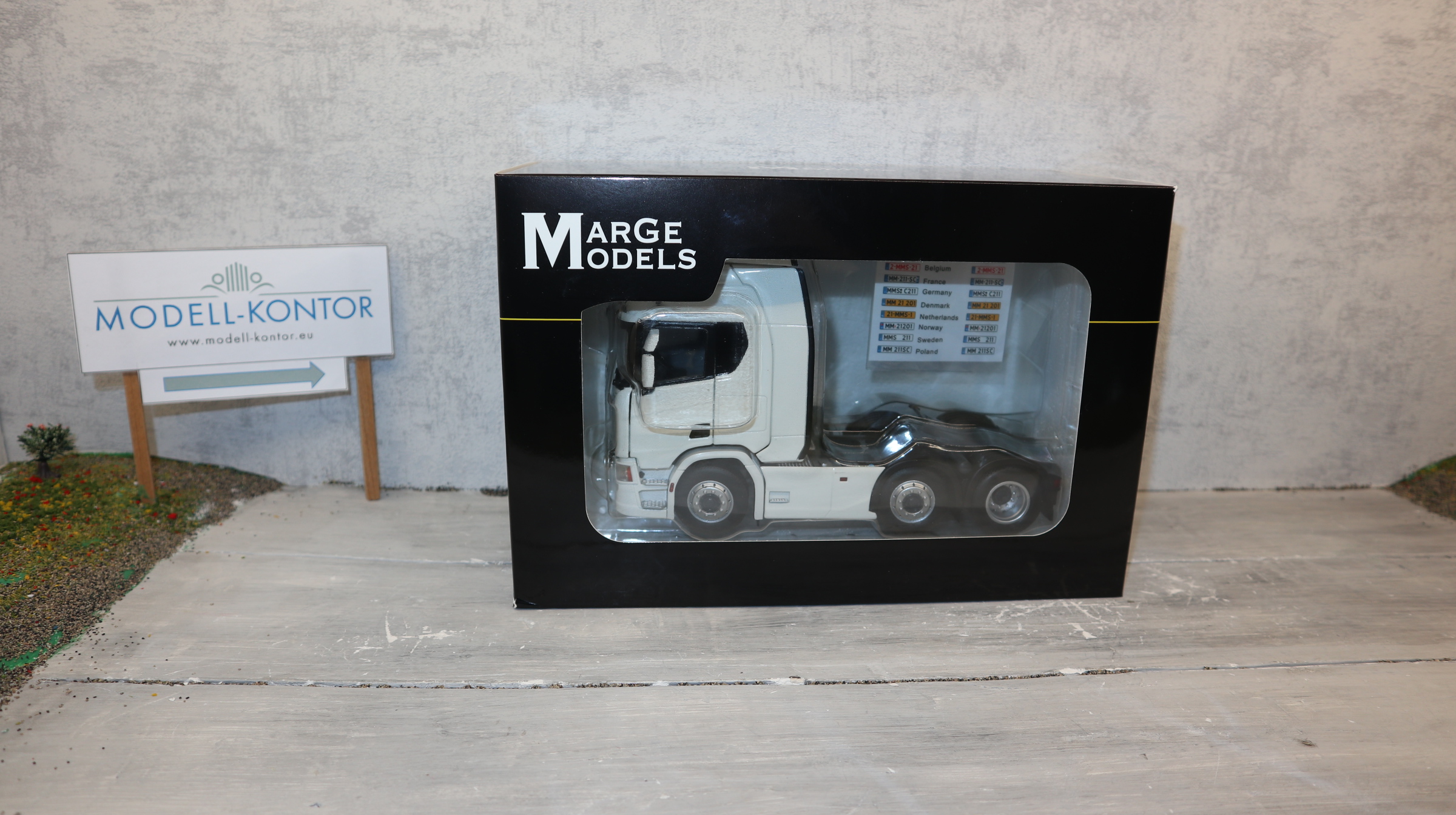 MarGe in 1:32 2015-01 SCANIA R500 6x2 in weiß, NEU in OVP