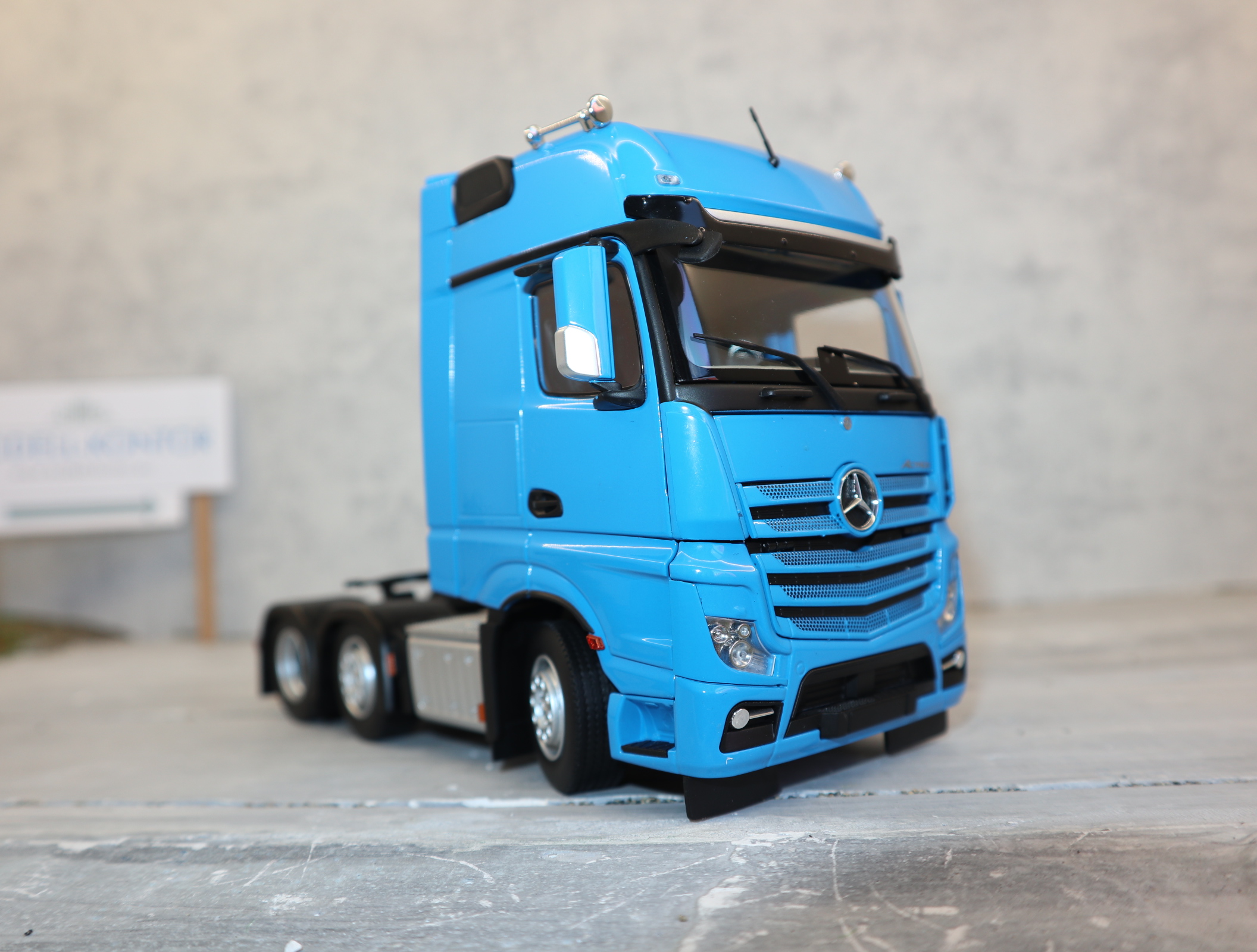 MarGe Models 1912-06 in 1:32, MB Actros 6x2 Sattelzugmaschine in BLAU, NEU in OVP
