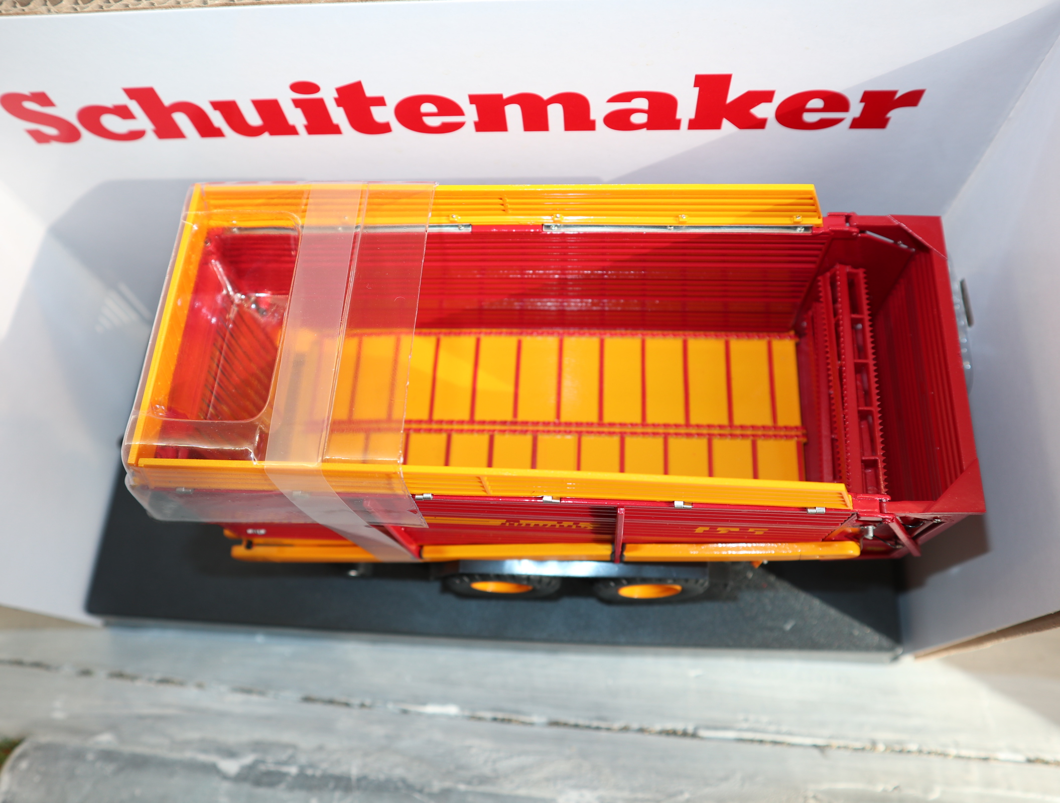 UH 2839 1:32  Sammelwagen Schuitemaker Rapide 125 neu in OVP