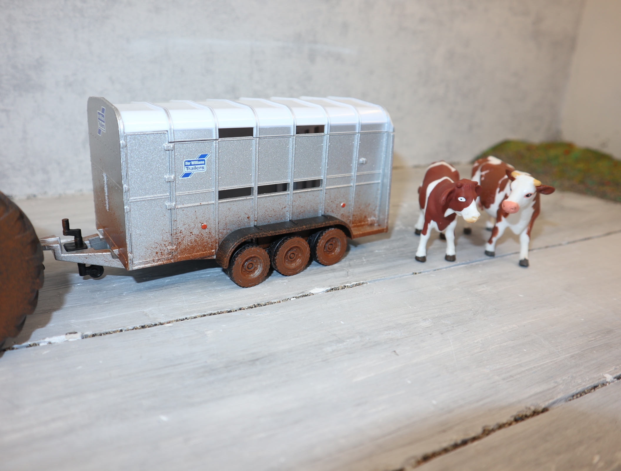Siku 8607 in 1:32 New Holland T8.390 mit Viehanhänger DIRTY Sondermodell IRLAND,  NEU in OVP