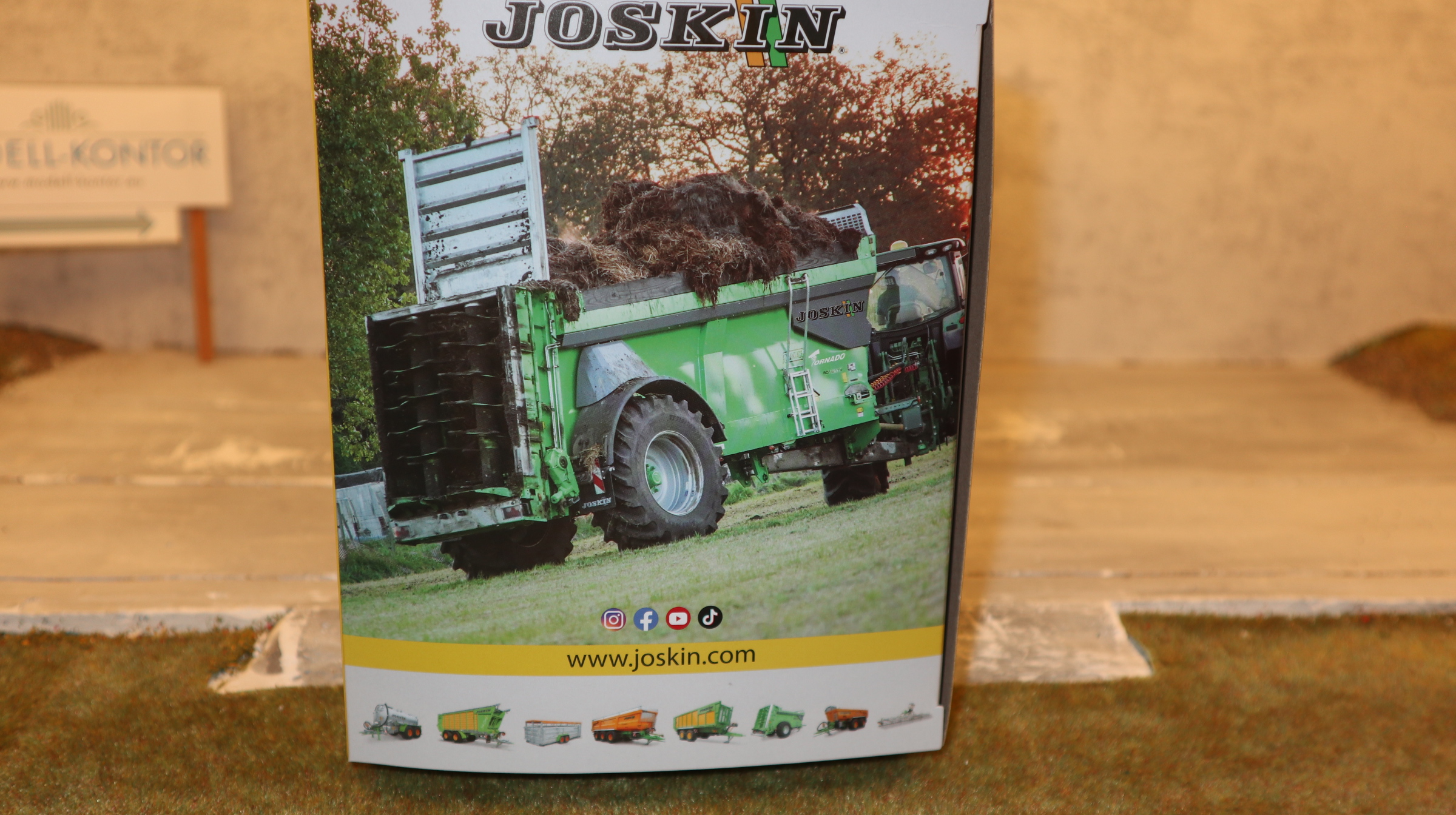Universal Hobbies UH 6787 in 1:32, Joskin Tormado 6016/17V,  NEU in OVP
