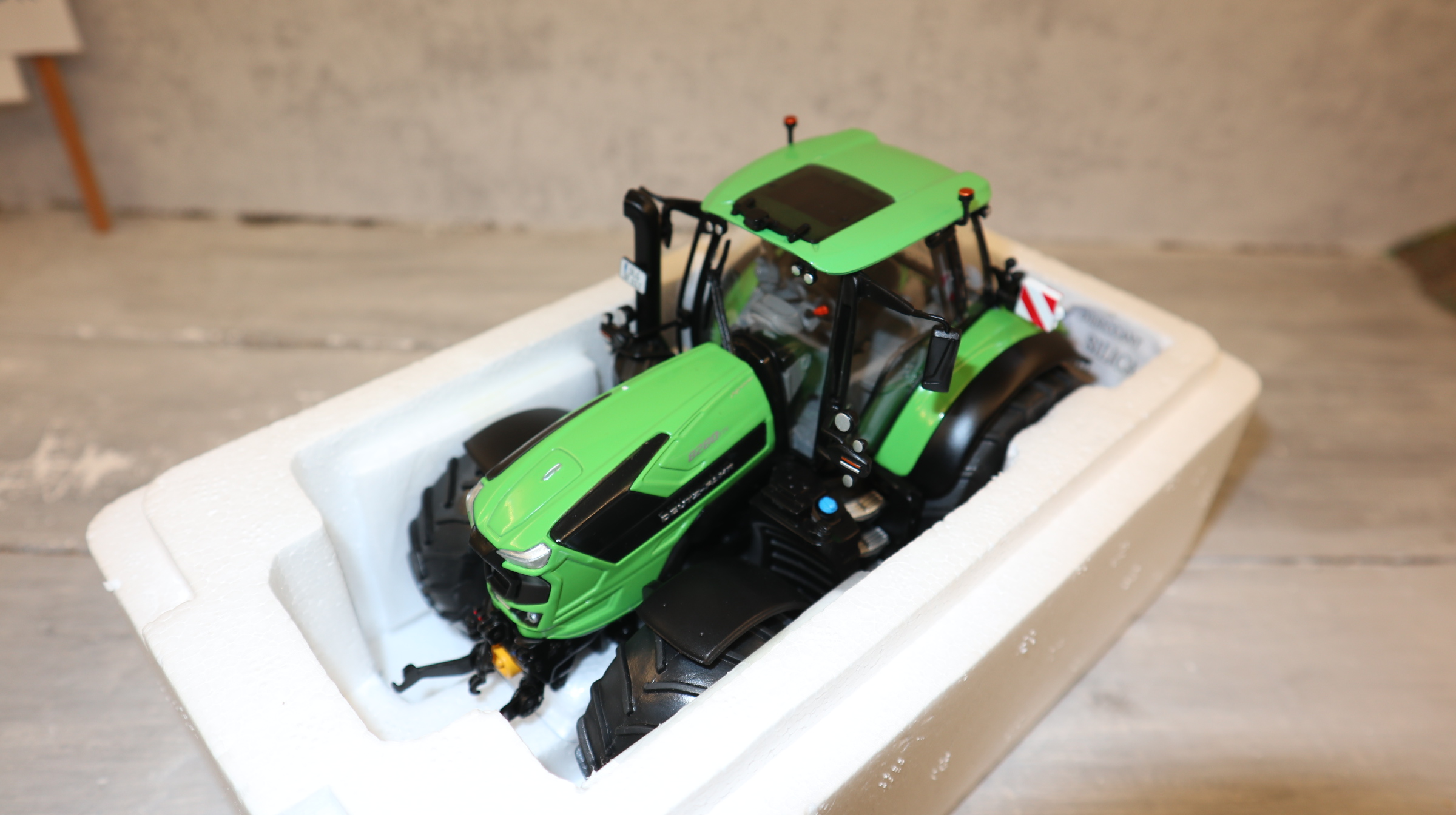 Schuco 7848 in 1:32, Deutz-Fahr 8280 TTV, NEU in OVP